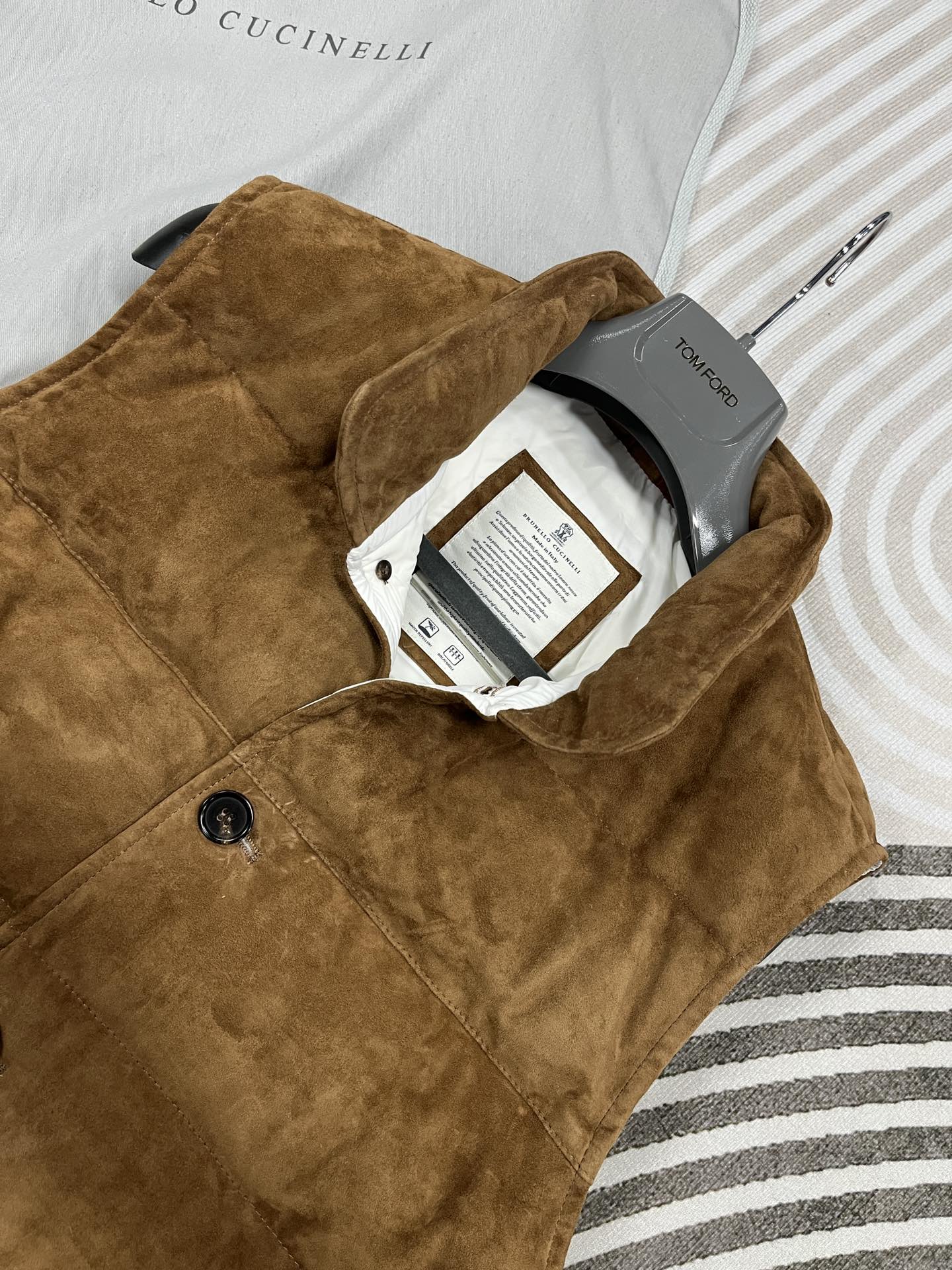 Brunello Cucinelli Suede Goose Down Padded Vest With Horn Button Fastening 4 i1733809942 6012 0