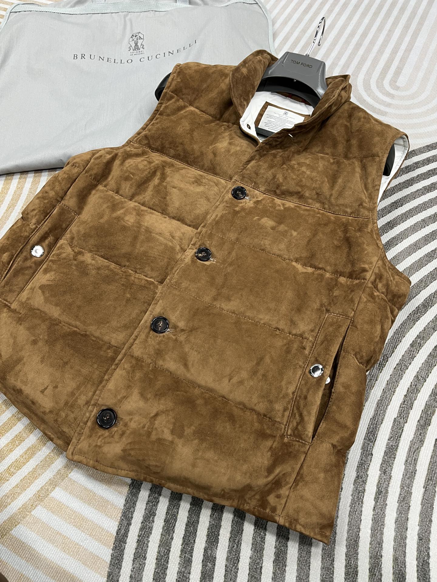 Brunello Cucinelli Suede Goose Down Padded Vest With Horn Button Fastening 3 i1733809943 727 5