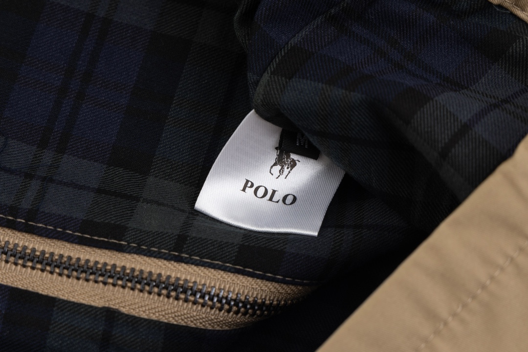 💰150 Ralph Lauren/拉夫劳伦 美式古着经典翻领老干部复古夹克外套 秋冬加厚 内里毛呢
经典的设计 永恒的经典 全棉面料厚实 呈现年代感vintage 领子袖口彩格子点缀 男女怎么穿都好看 怎么舒服怎么穿 主打松弛复古 YYDS 男女人手一件 秋冬不可或缺的一件, 当下最火的夹克 百分百棉斜纹厚实厚实,纯棉彩色格子里布区别市场数码印花。精致刺绣 。哈林顿夹克版型宽松 短肥 超级百搭 ,穿上就是cleanfit 顶男顶女!
颜色: 卡其 藏青 黑色
尺码: M/L/XL
货号:101578