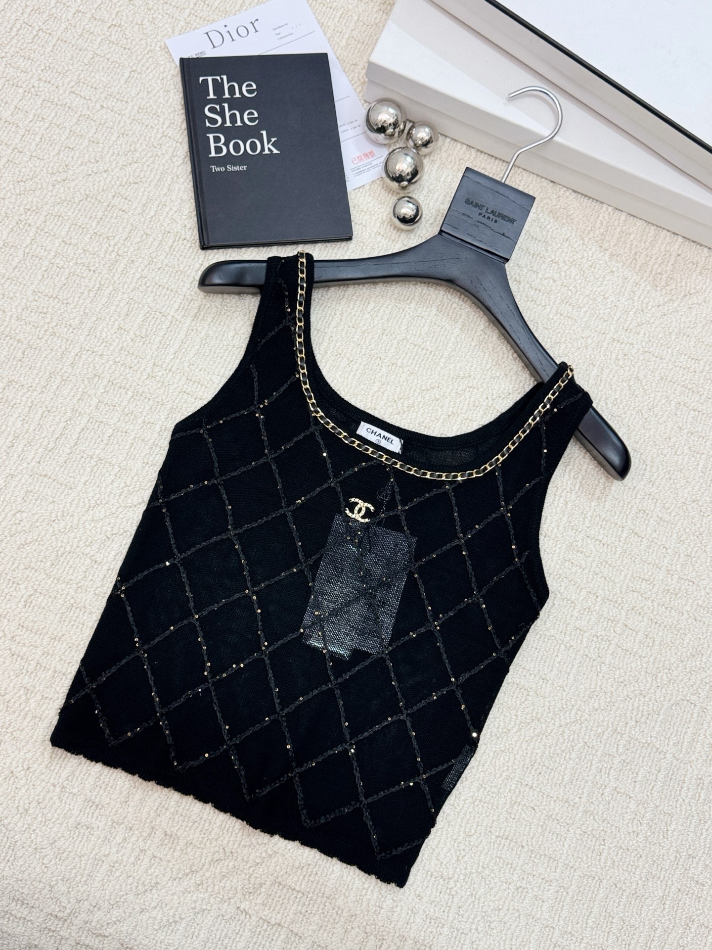 NO:426836,New two-color chain vest, breathable fabric, logo pattern embellishment, high-end atmosphere on the upper body, code number //,,alexander wang19860909新款 二色链条背心 面料透气 logo图案修饰点缀 上身高级氛围感 码数//,,alexander wang,Women's clothing