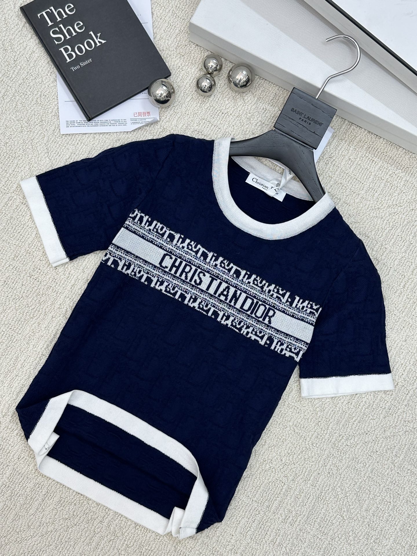 NO:432594,New two-color short-sleeved jacquard logo pattern embellishment and decoration, slim and fashionable upper body color code number //, T-shirt, alexander wang19860909新款 二色短袖提花logo图案点缀修饰 上身顯瘦時尚 色 码数//,,T-shirt,alexander wang,Women's clothing