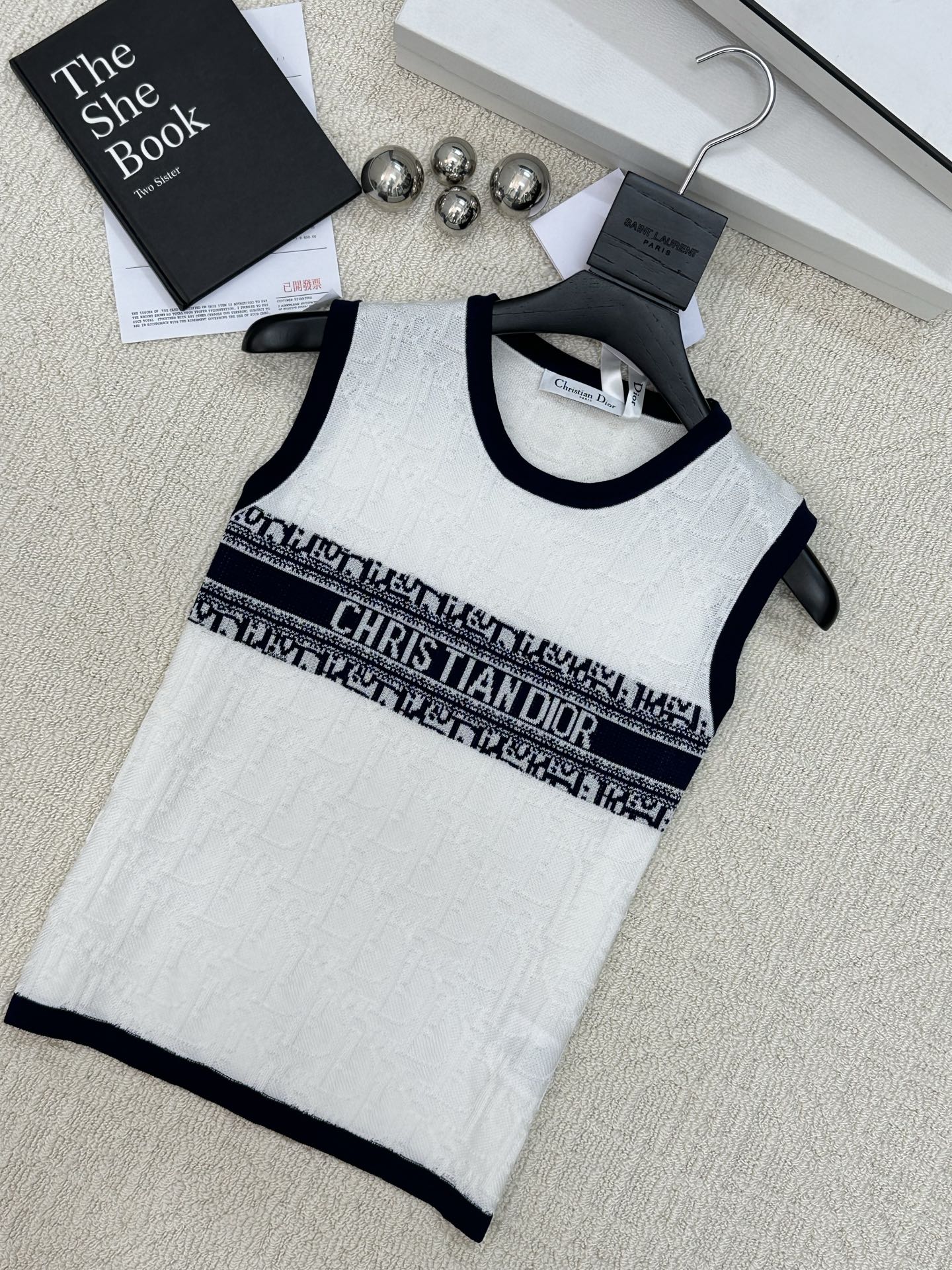 NO:432589,New two-color jacquard logo pattern embellishment and decoration, slim and fashionable color, code number //,,alexander wang19860909新款 二色提花logo图案点缀修饰 上身顯瘦時尚 色 码数//,,alexander wang,Women's clothing