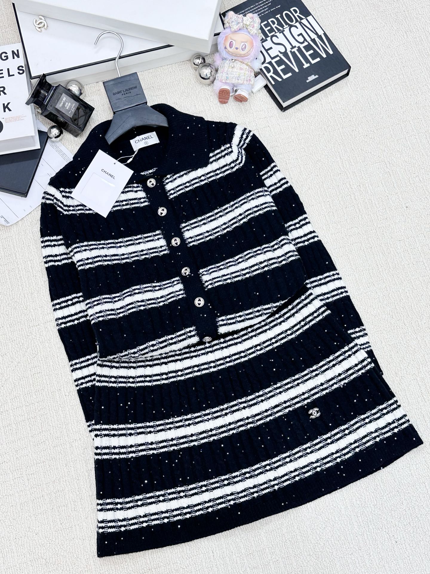 𝐂𝐡𝐚𝐧𝐞𝐥 𝟐𝟓新款 珠片条纹两件套款 logo图案修饰点缀 系列款出货 🆕🆕🆕 上身高级氛围感🈵️🈵