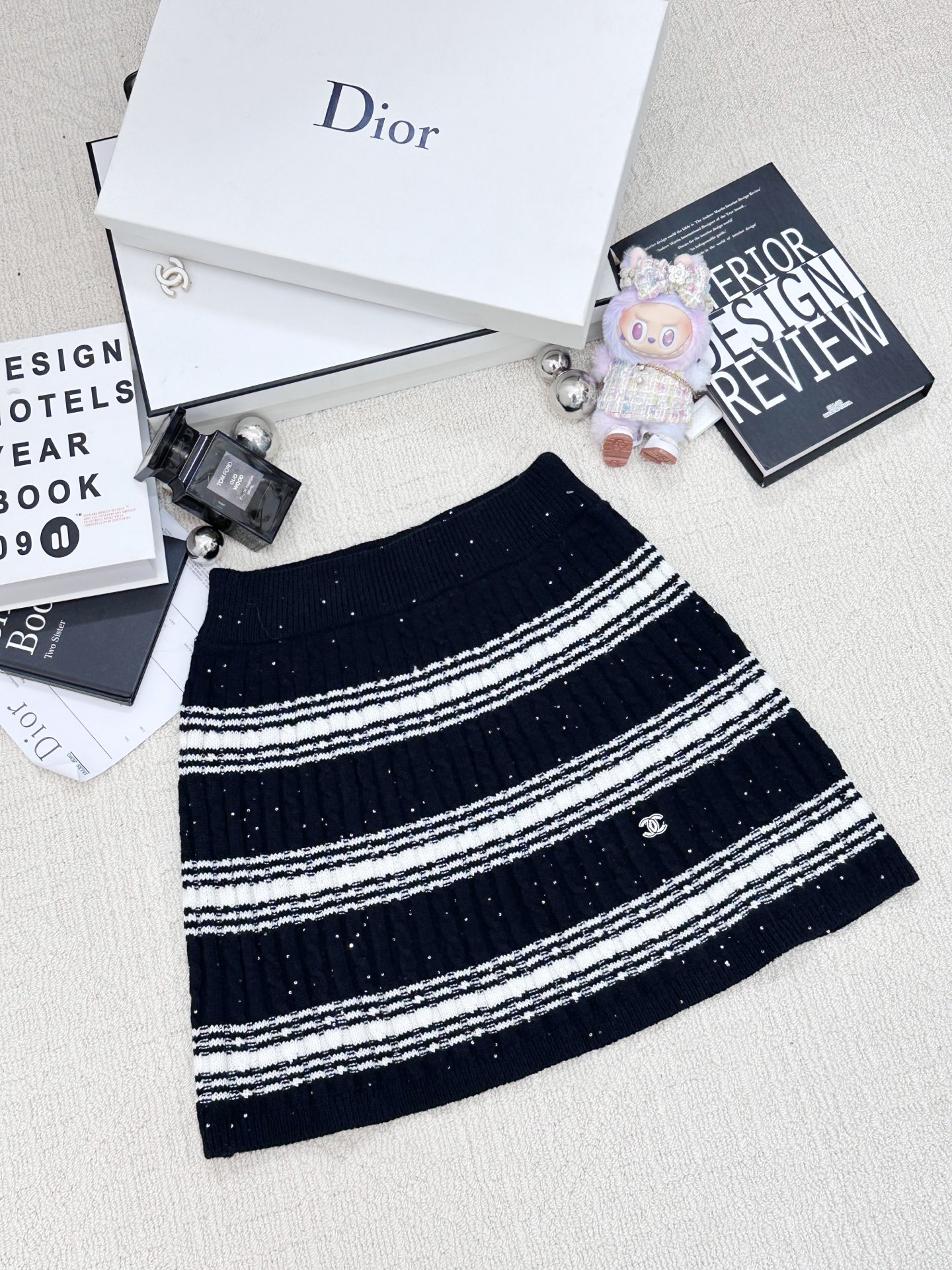 𝐂𝐡𝐚𝐧𝐞𝐥 𝟐𝟓新款 珠片条纹两件套款 logo图案修饰点缀 系列款出货 🆕🆕🆕 上身高级氛围感🈵️🈵