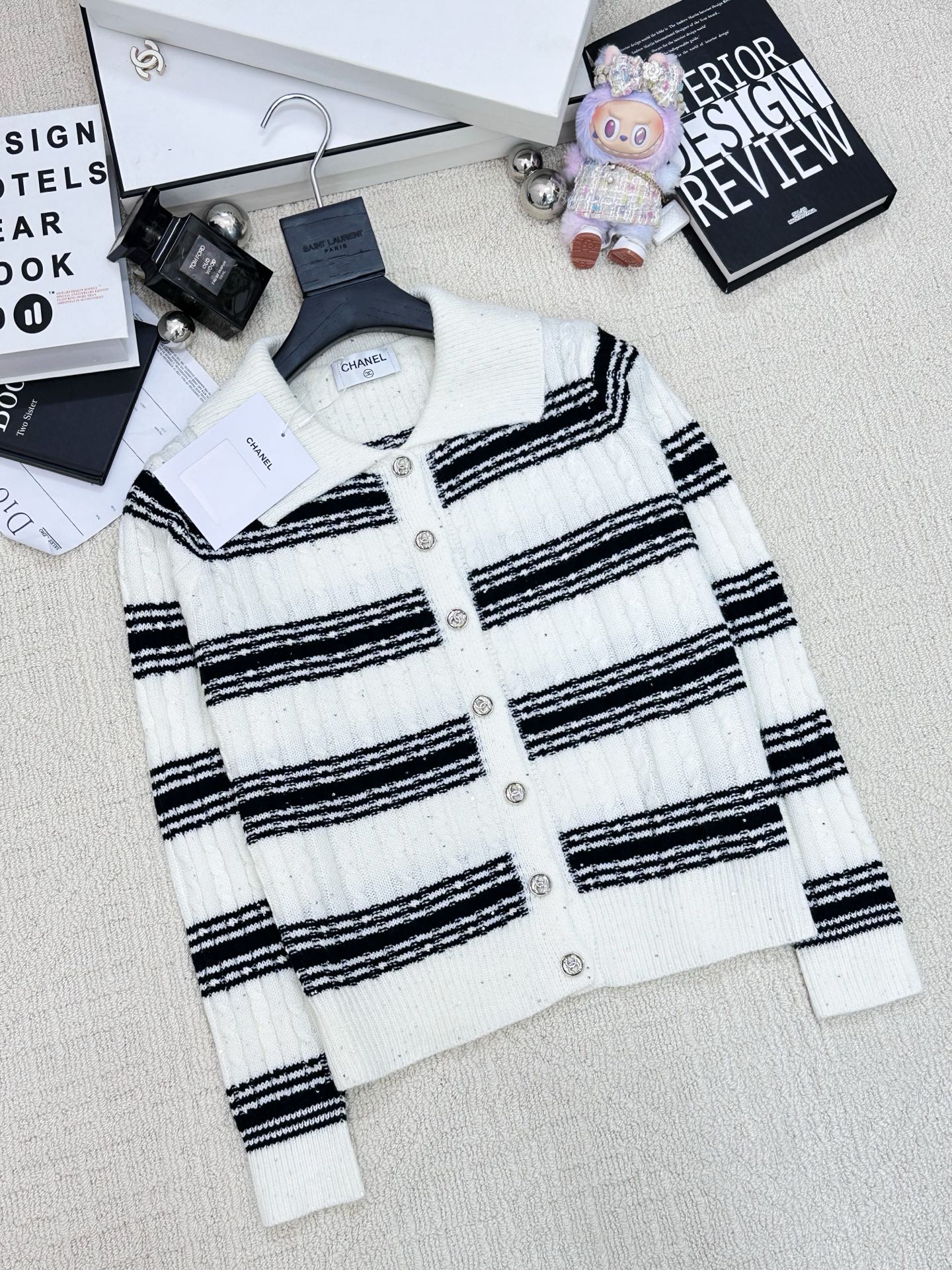 𝐂𝐡𝐚𝐧𝐞𝐥 𝟐𝟓新款 珠片条纹两件套款 logo图案修饰点缀 系列款出货 🆕🆕🆕 上身高级氛围感🈵️🈵