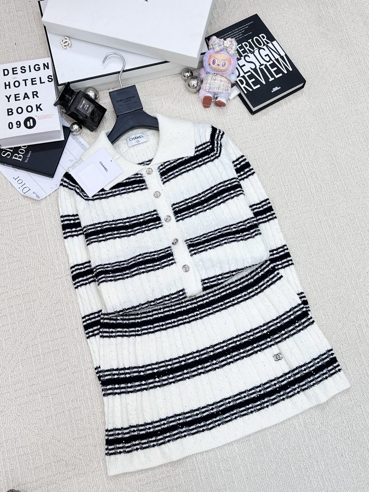 NO:498376,New style, bead striped two-piece set, logo pattern embellishment, series of styles shipped, high-end atmosphere, 2 color code //,,alexander wang19860909新款 珠片条纹两件套款 logo图案修饰点缀 系列款出货 上身高级氛围感 2色碼 //,,alexander wang,Women's clothing