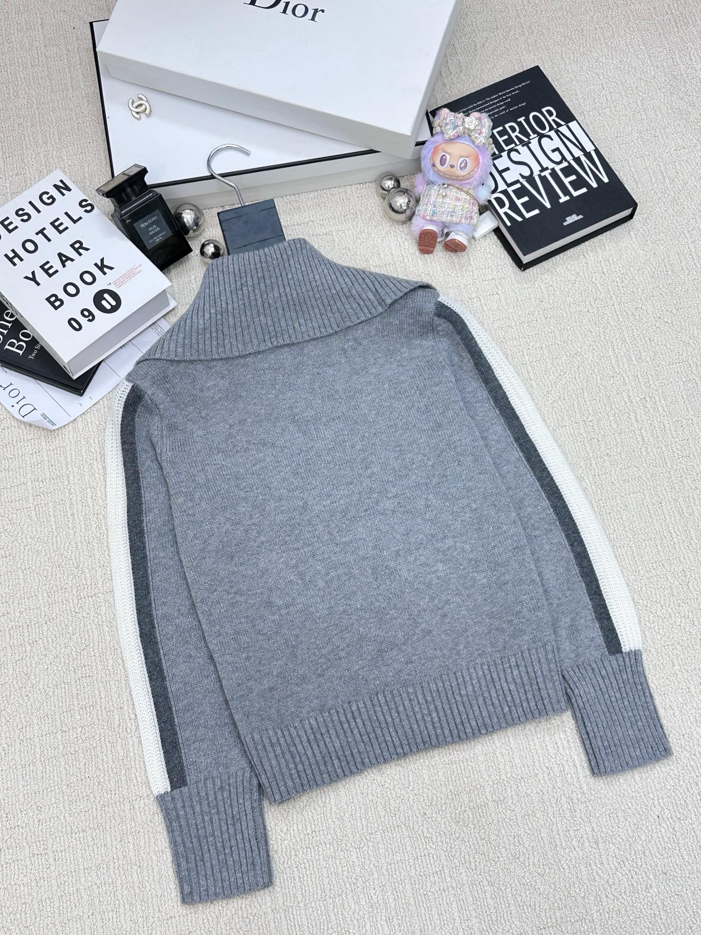 VivienWestwood 西太后 𝟐𝟓新款 翻领针织长袖款 logo图案修饰点缀 系列款出货 🆕🆕🆕