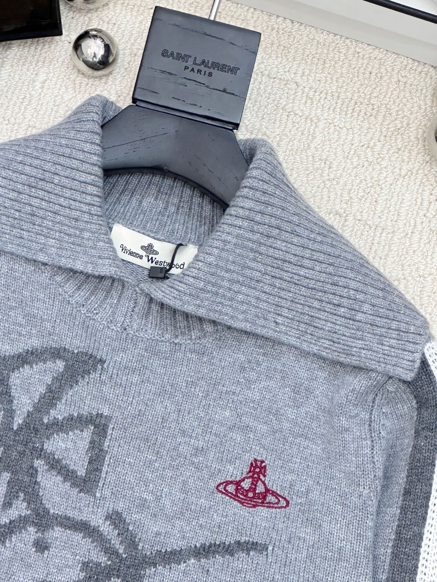 VivienWestwood 西太后 𝟐𝟓新款 翻领针织长袖款 logo图案修饰点缀 系列款出货 🆕🆕🆕