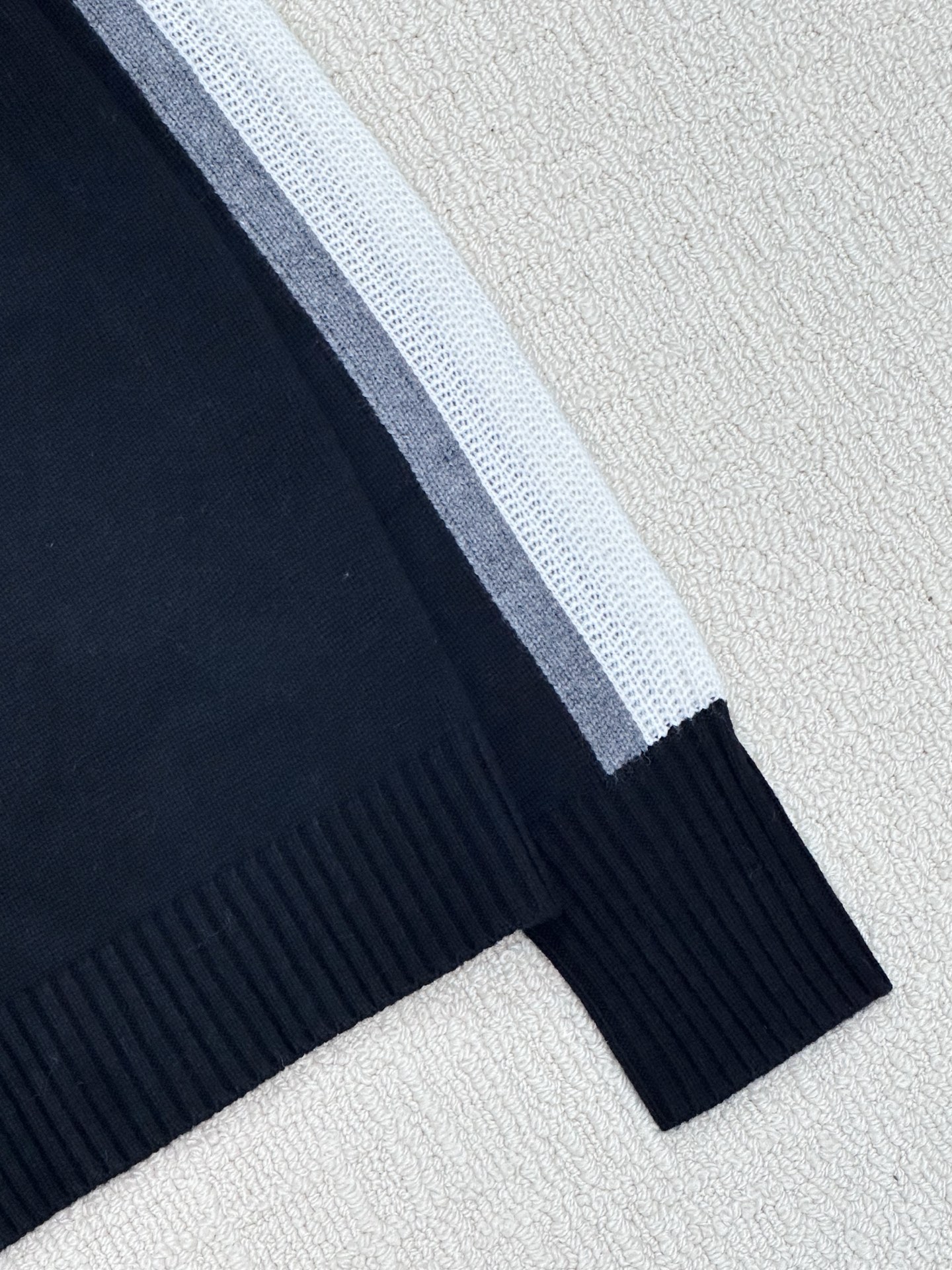 VivienWestwood 西太后 𝟐𝟓新款 翻领针织长袖款 logo图案修饰点缀 系列款出货 🆕🆕🆕