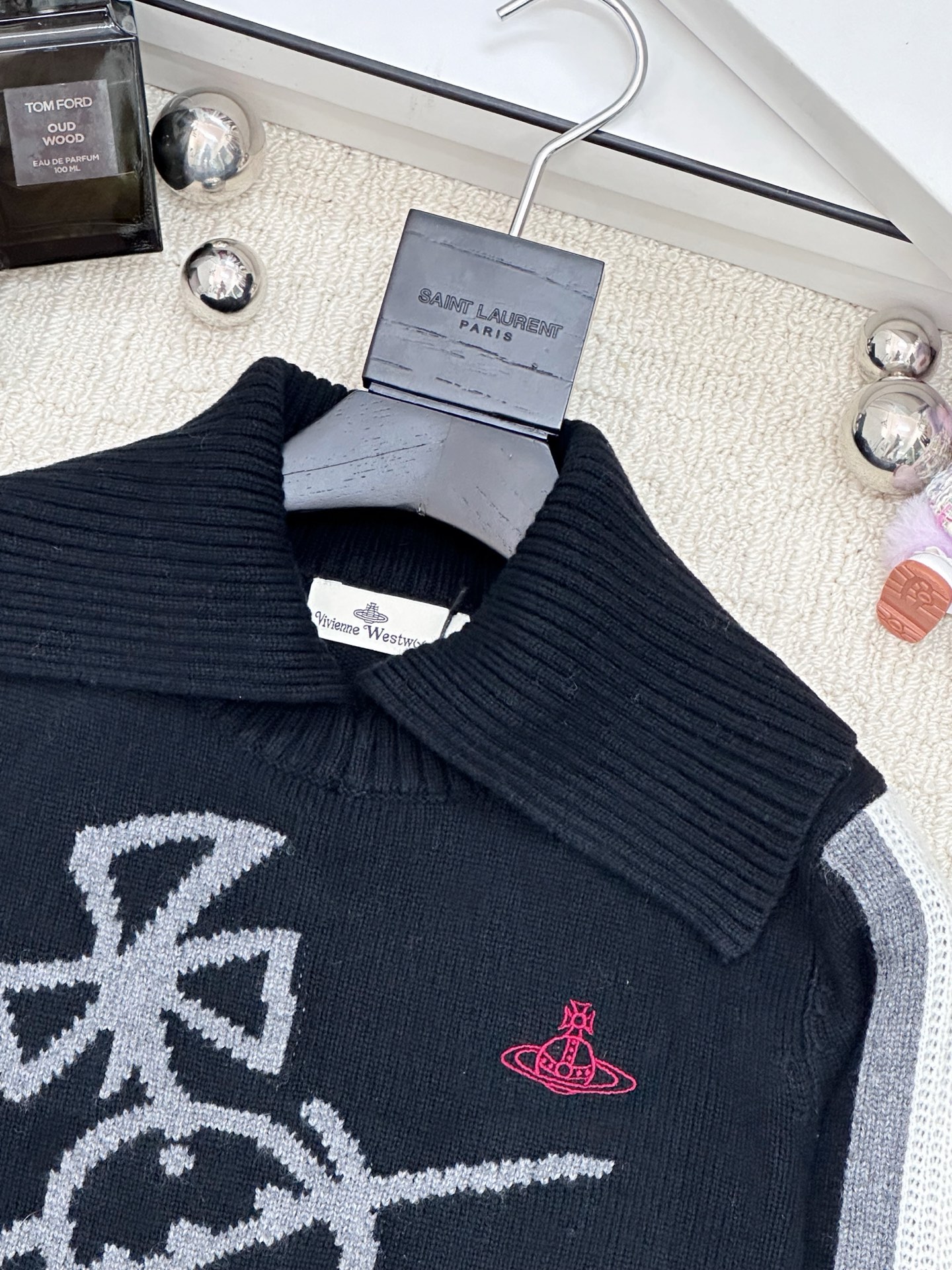 VivienWestwood 西太后 𝟐𝟓新款 翻领针织长袖款 logo图案修饰点缀 系列款出货 🆕🆕🆕