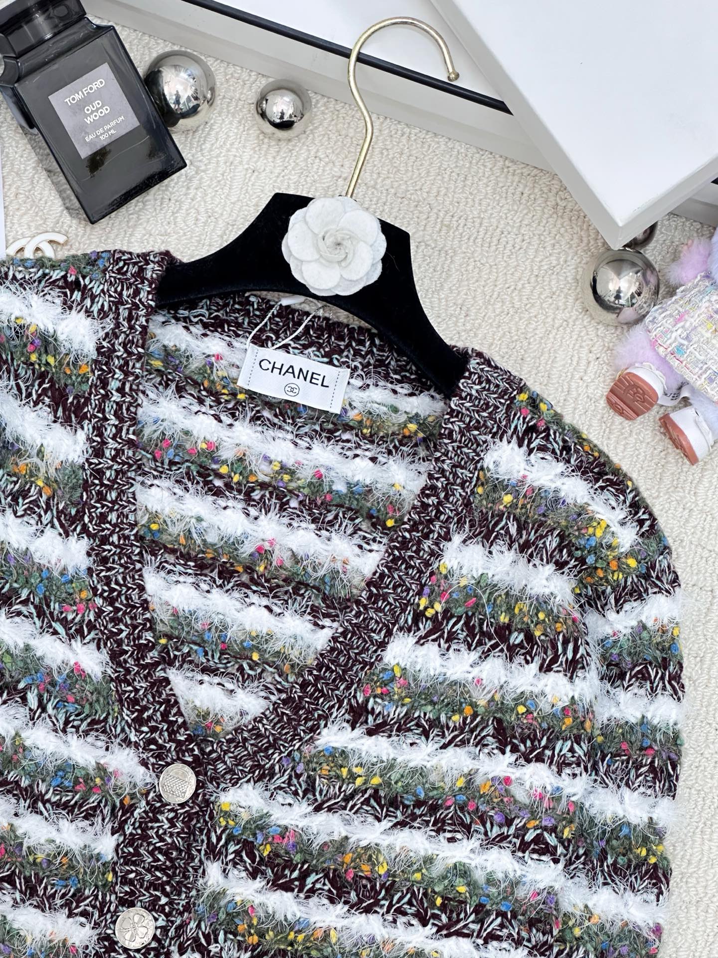 𝐂𝐡𝐚𝐧𝐞𝐥 𝟐𝟓新款 条纹渐变款 logo图案修饰点缀 系列款出货 🆕🆕🆕 上身高级氛围感🈵️🈵️ 1