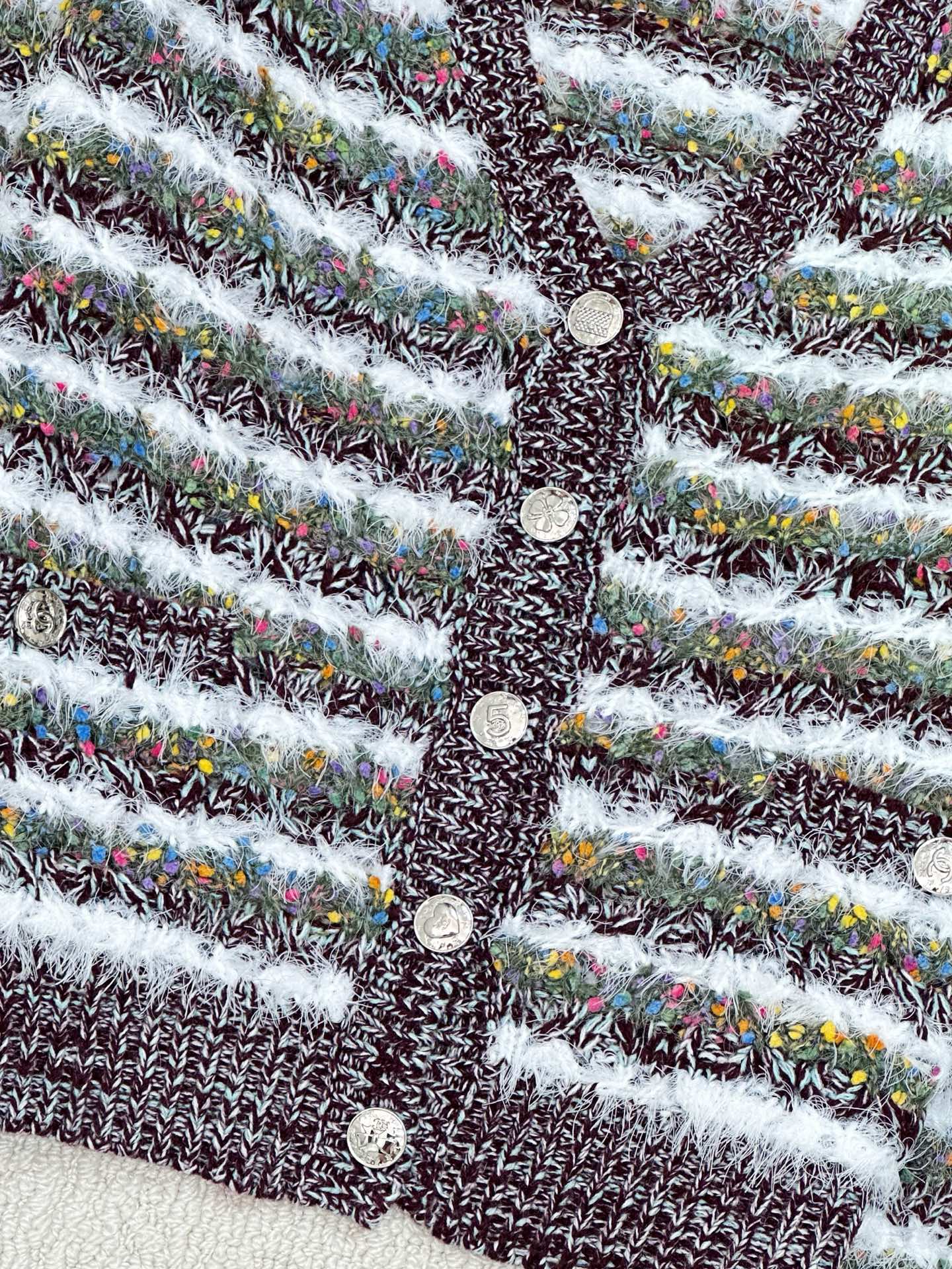 𝐂𝐡𝐚𝐧𝐞𝐥 𝟐𝟓新款 条纹渐变款 logo图案修饰点缀 系列款出货 🆕🆕🆕 上身高级氛围感🈵️🈵️ 1