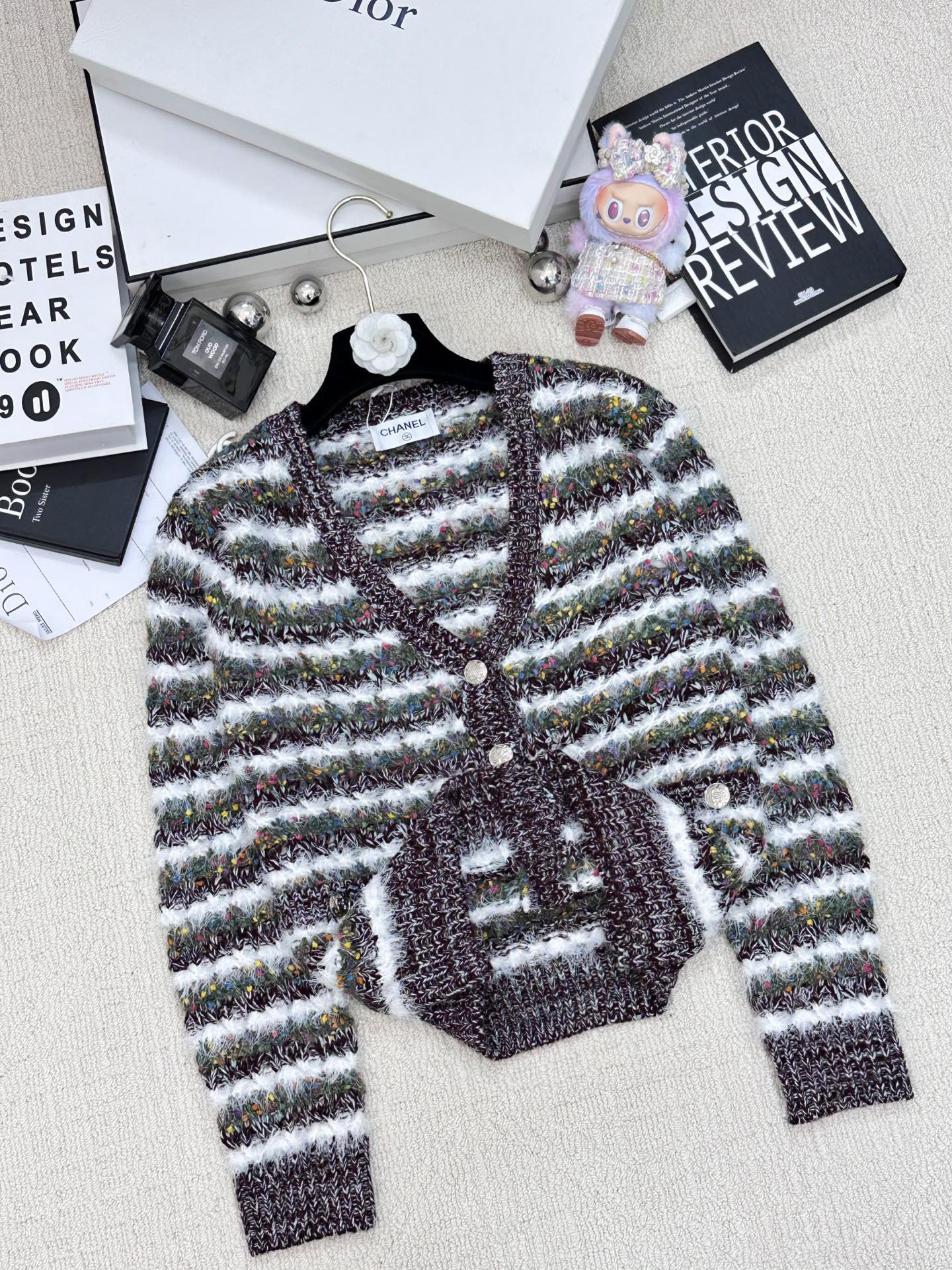 𝐂𝐡𝐚𝐧𝐞𝐥 𝟐𝟓新款 条纹渐变款 logo图案修饰点缀 系列款出货 🆕🆕🆕 上身高级氛围感🈵️🈵️ 1