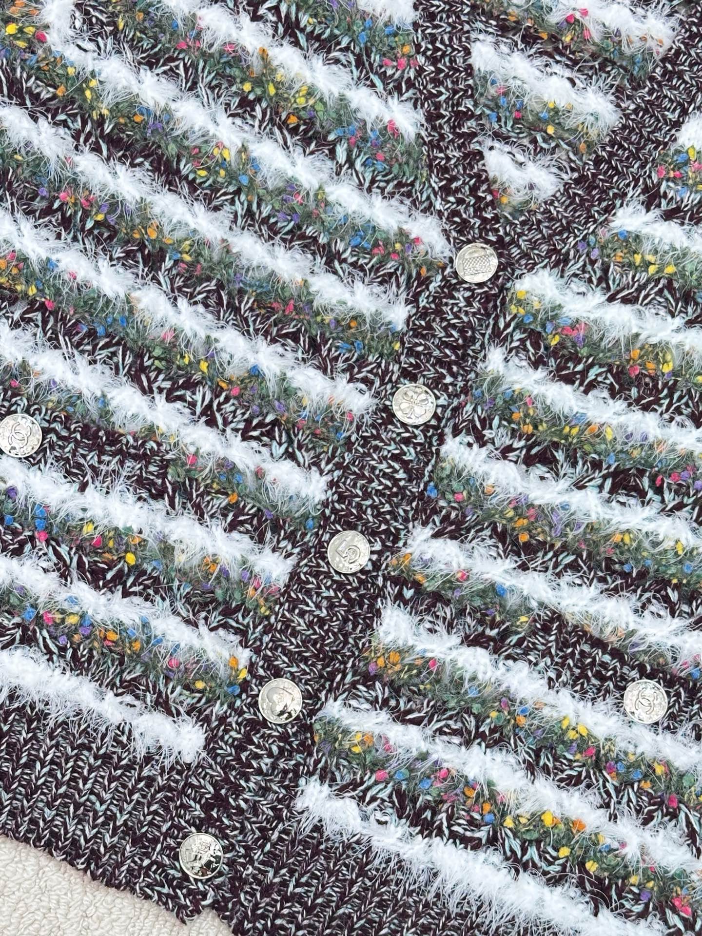 𝐂𝐡𝐚𝐧𝐞𝐥 𝟐𝟓新款 条纹渐变款 logo图案修饰点缀 系列款出货 🆕🆕🆕 上身高级氛围感🈵️🈵️ 1