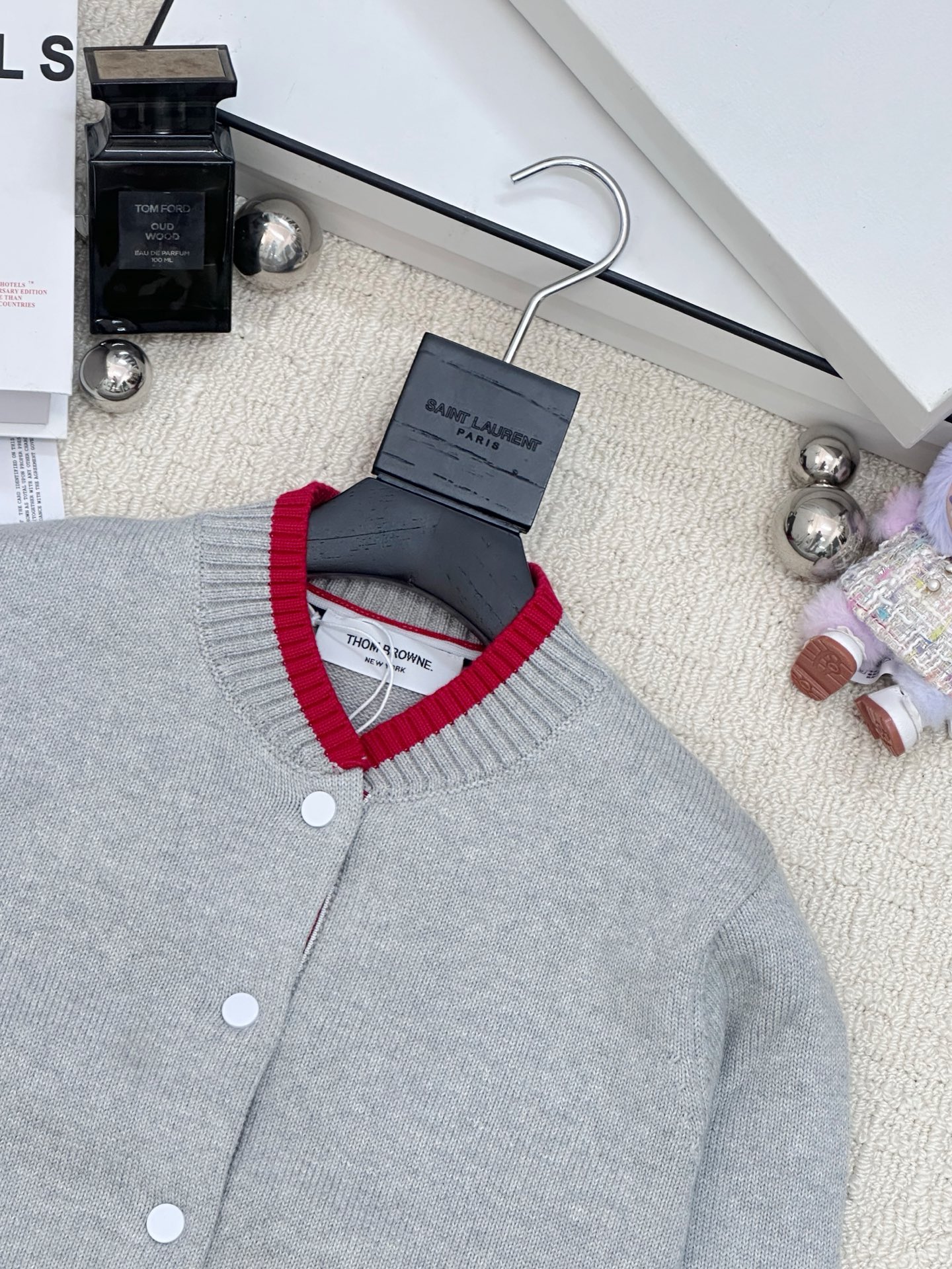 TB 𝟐𝟓新款 简约风撞色开衫款 logo图案修饰点缀 系列款出货 🆕🆕🆕 上身高级氛围感🈵️🈵️ 2色