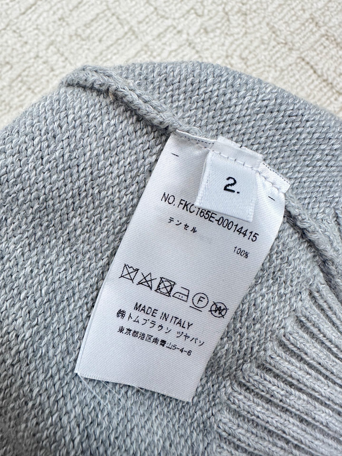 TB 𝟐𝟓新款 简约风撞色开衫款 logo图案修饰点缀 系列款出货 🆕🆕🆕 上身高级氛围感🈵️🈵️ 2色