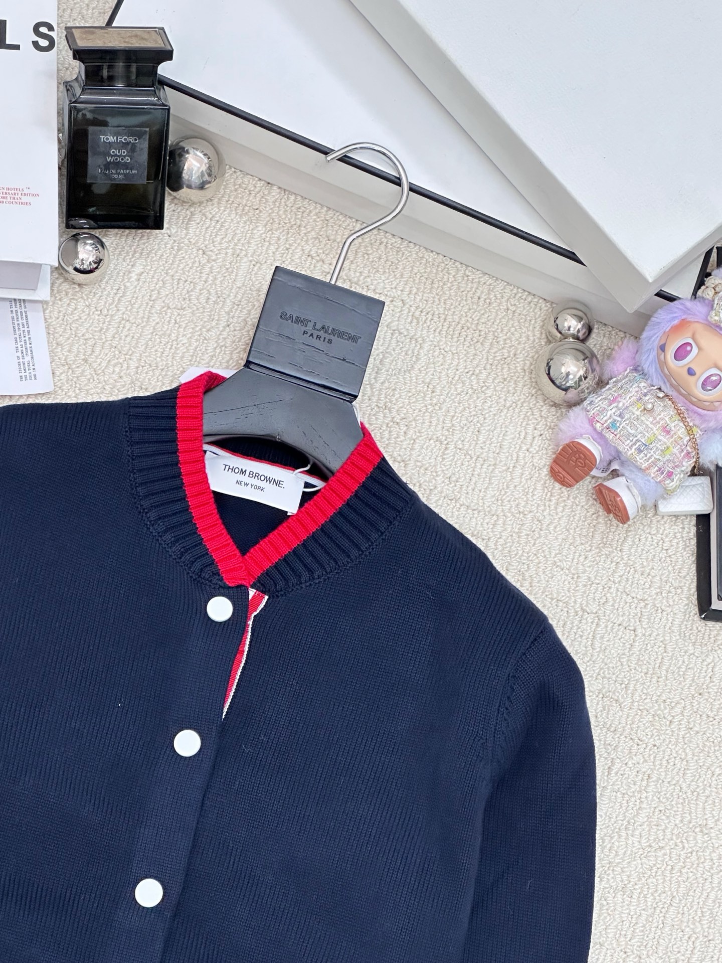 TB 𝟐𝟓新款 简约风撞色开衫款 logo图案修饰点缀 系列款出货 🆕🆕🆕 上身高级氛围感🈵️🈵️ 2色