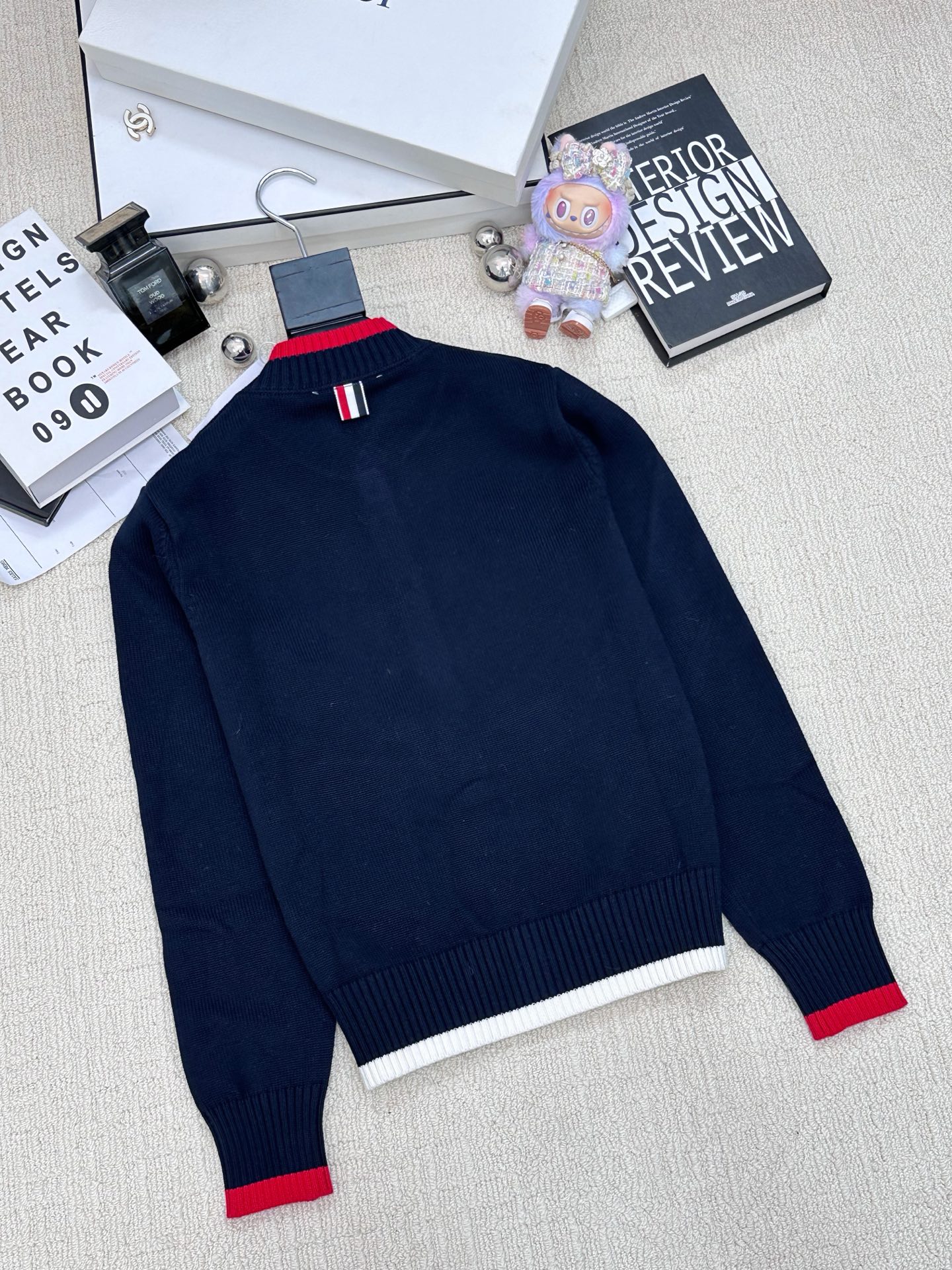 TB 𝟐𝟓新款 简约风撞色开衫款 logo图案修饰点缀 系列款出货 🆕🆕🆕 上身高级氛围感🈵️🈵️ 2色