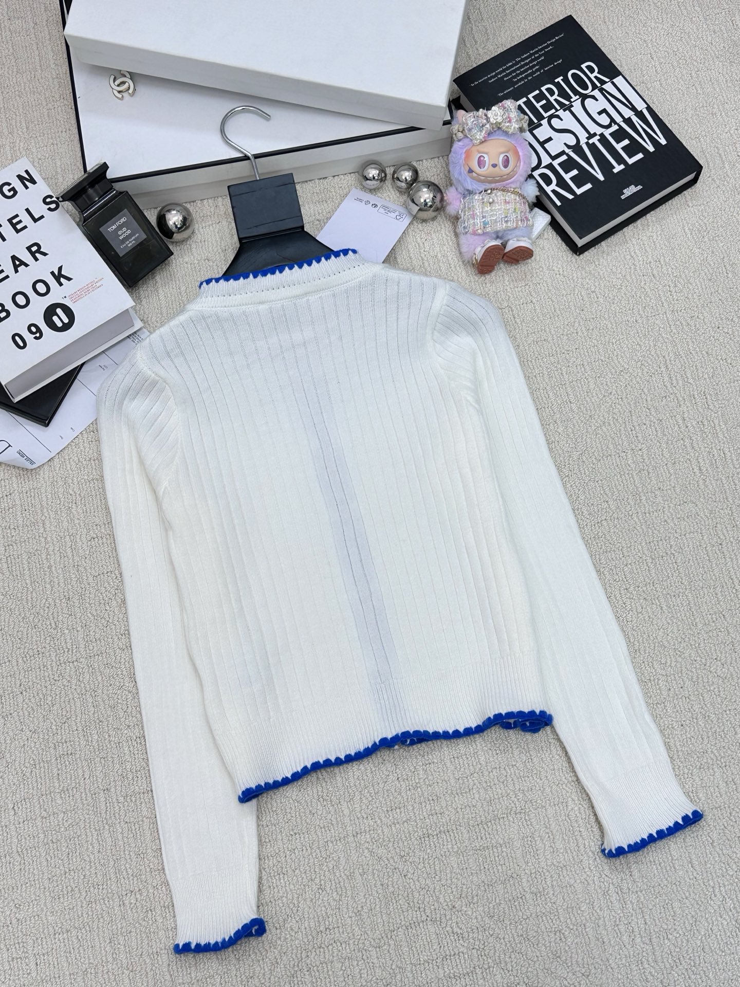 𝐂𝐡𝐚𝐧𝐞𝐥 𝟐𝟓新款 简约风撞色开衫款 logo图案修饰点缀 系列款出货 🆕🆕🆕 上身高级氛围感🈵️🈵