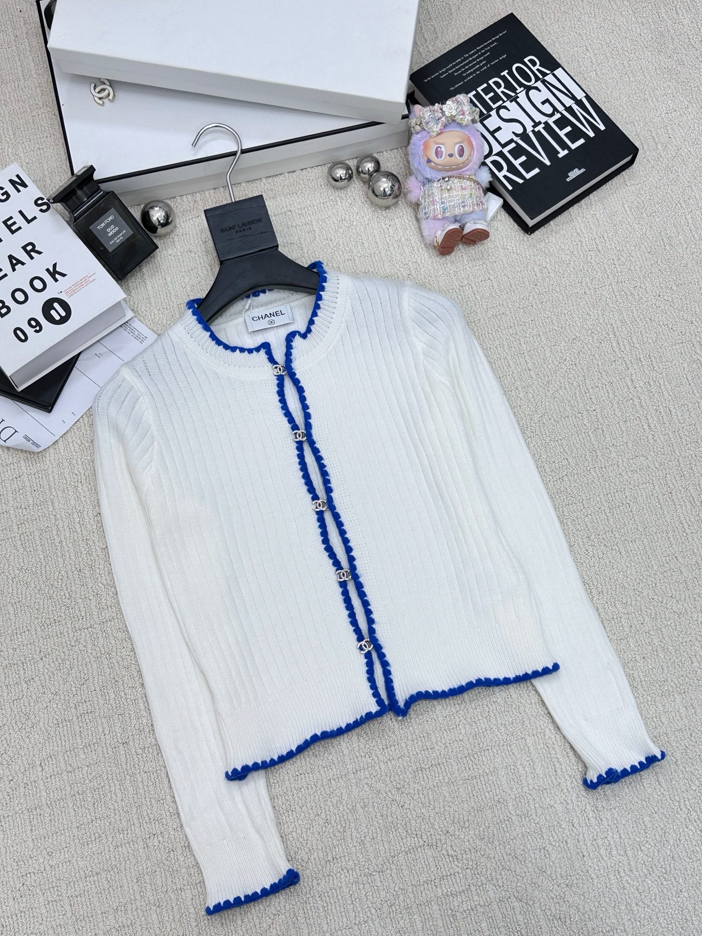 NO:498351,New style simple style contrasting cardigan, logo pattern embellishment, series of models shipped, high-end atmosphere, 1 color code //,,alexander wang19860909新款 简约风撞色开衫款 logo图案修饰点缀 系列款出货 上身高级氛围感 1色碼 //,,alexander wang,Women's clothing