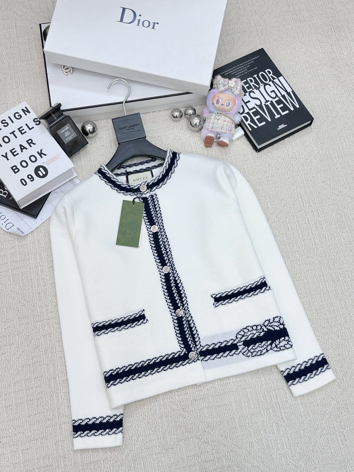 NO:498345,Gucci new style simple style contrasting cardigan logo pattern embellishment series shipment high-end atmosphere 1 color code //, gucci,alexander wang19860909Gucci 新款 简约风撞色开衫款 logo图案修饰点缀 系列款出货 上身高级氛围感 1色碼 //,,gucci,alexander wang,Women's clothing