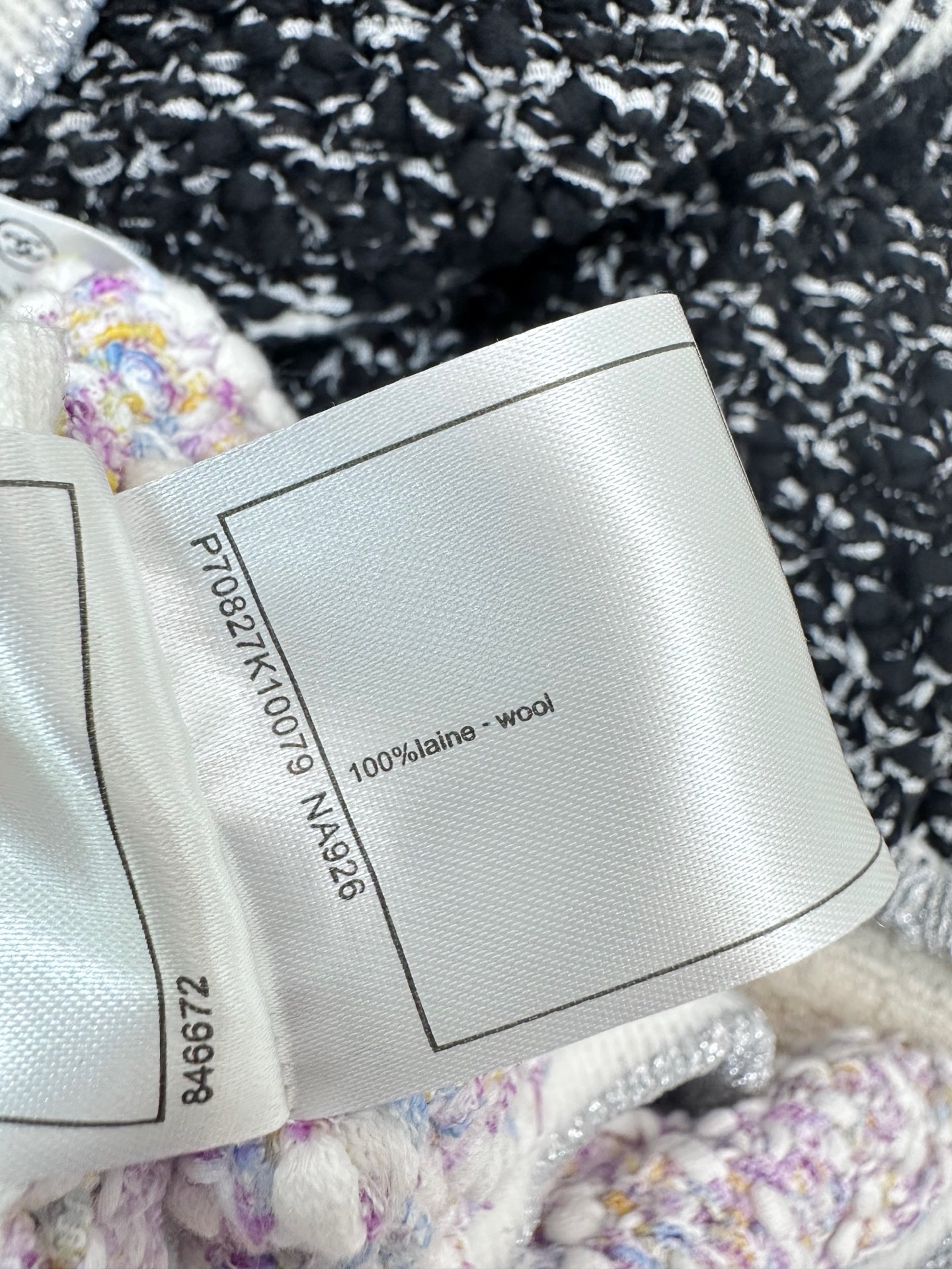 𝐂𝐡𝐚𝐧𝐞𝐥 𝟐𝟓新款 编织钩花彩色开衫款 logo图案修饰点缀 系列款出货 🆕🆕🆕 上身高级氛围感🈵️