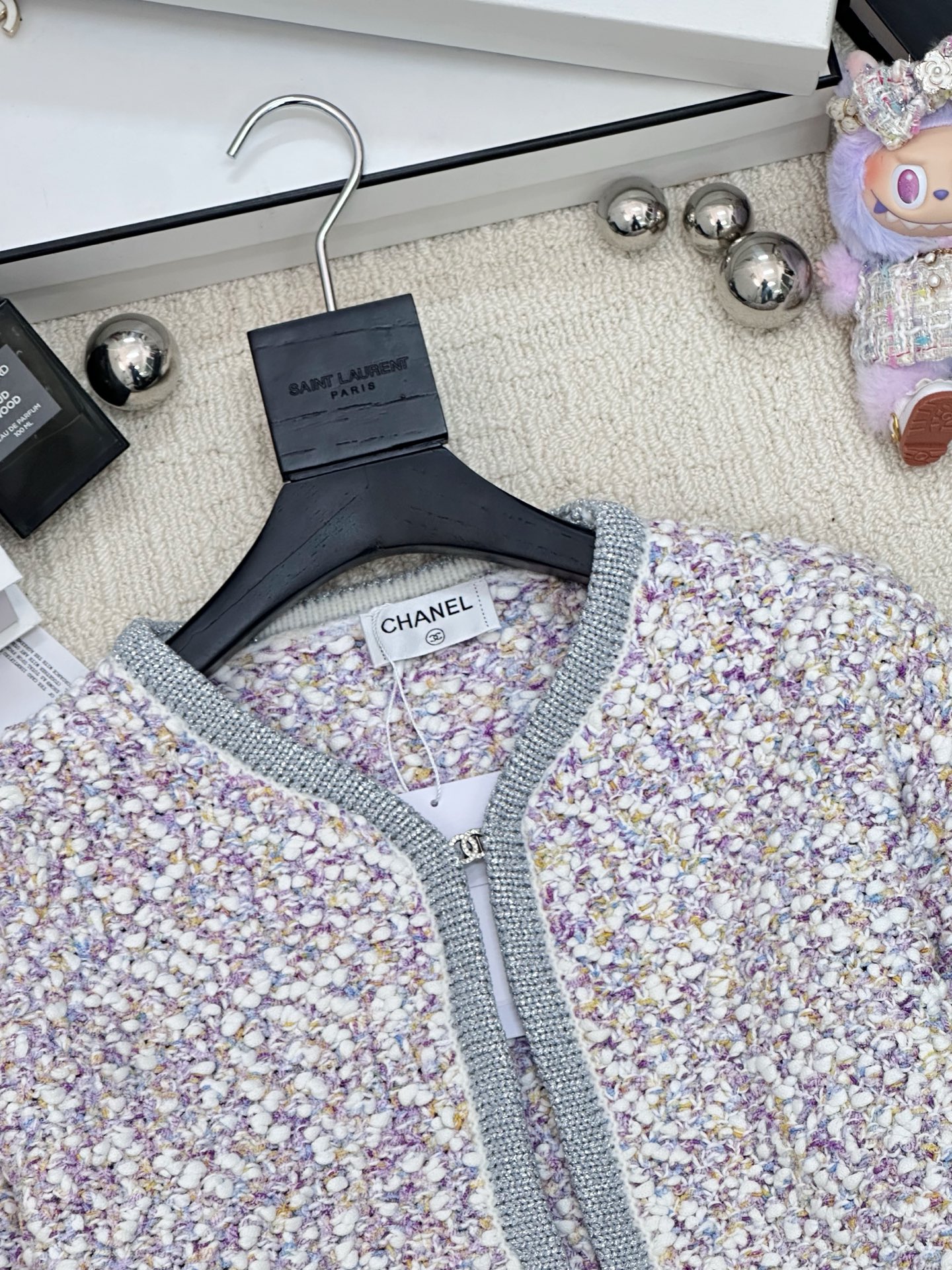 𝐂𝐡𝐚𝐧𝐞𝐥 𝟐𝟓新款 编织钩花彩色开衫款 logo图案修饰点缀 系列款出货 🆕🆕🆕 上身高级氛围感🈵️