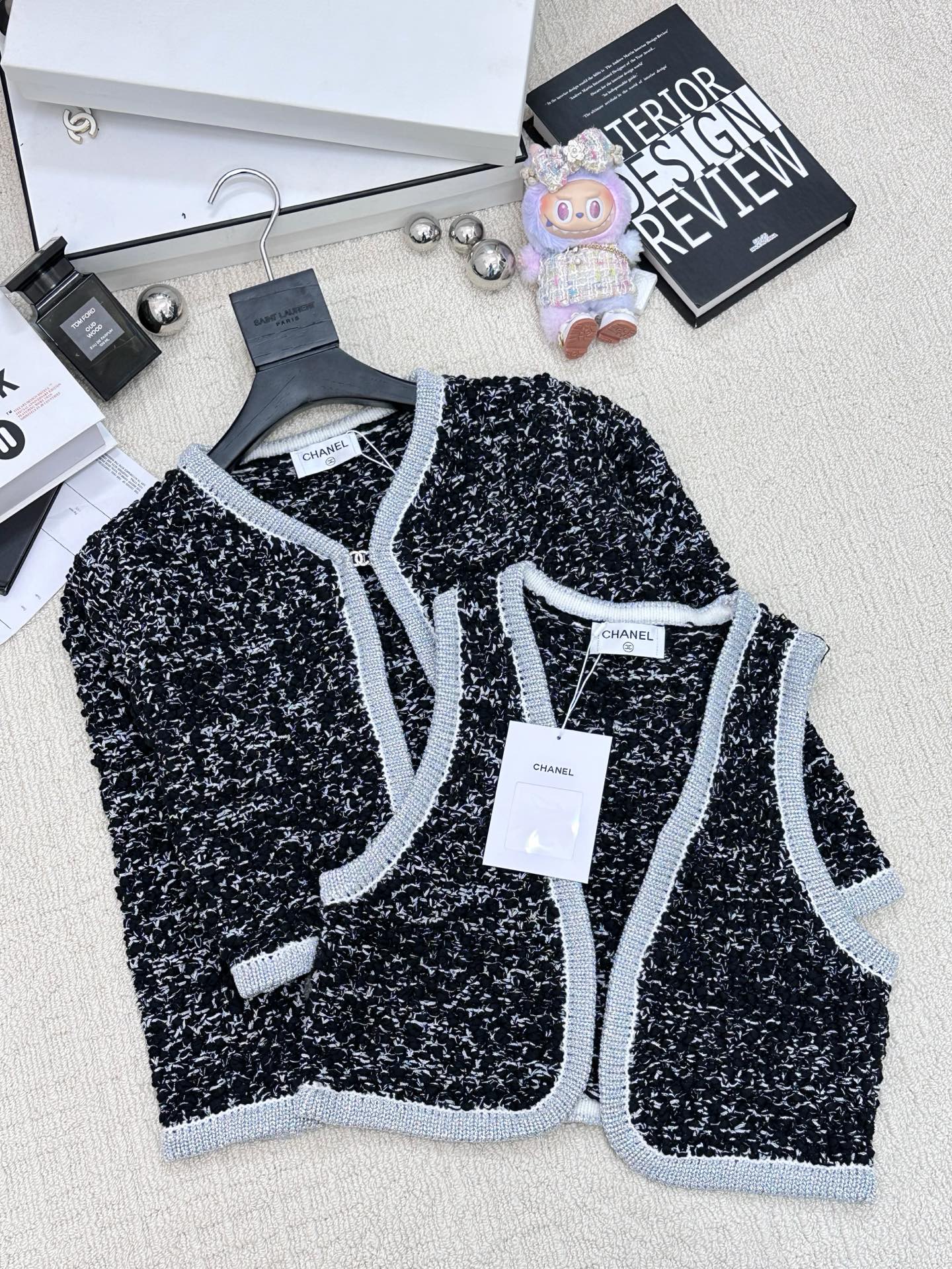 𝐂𝐡𝐚𝐧𝐞𝐥 𝟐𝟓新款 编织钩花彩色开衫款 logo图案修饰点缀 系列款出货 🆕🆕🆕 上身高级氛围感🈵️