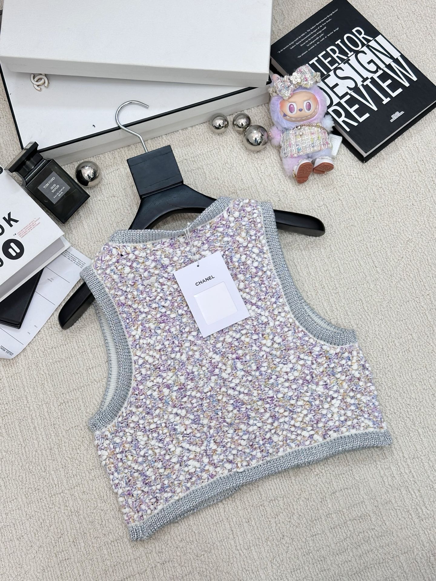 𝐂𝐡𝐚𝐧𝐞𝐥 𝟐𝟓新款 编织钩花彩色马甲款 logo图案修饰点缀 系列款出货 🆕🆕🆕 上身高级氛围感🈵️