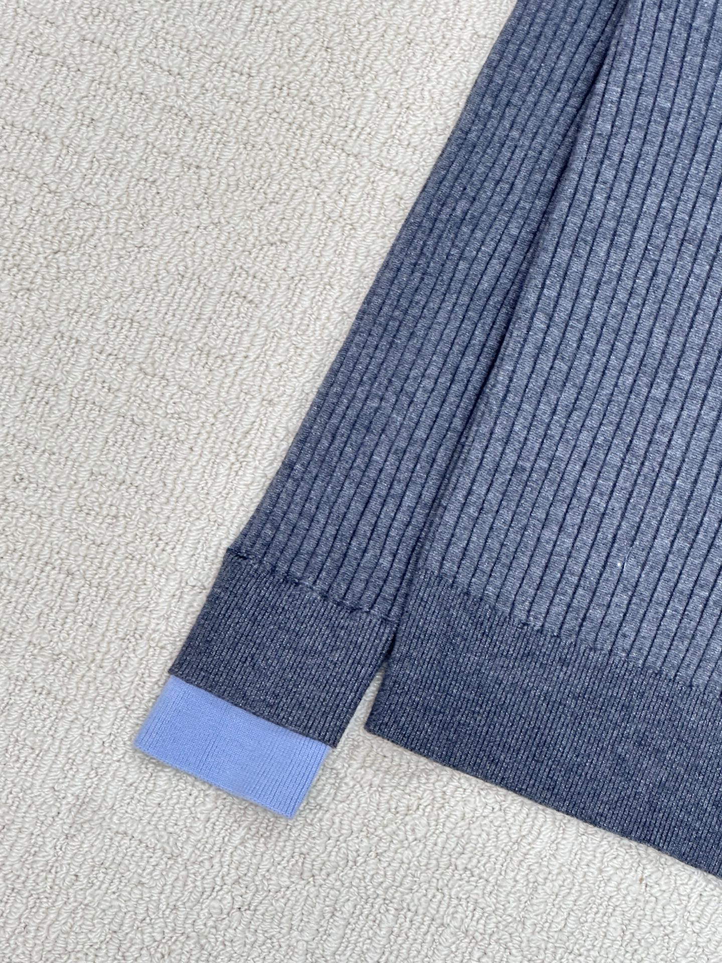 𝐌𝐢𝐮𝐦𝐢𝐮 𝟐𝟓早秋新款 针织纽扣立领长袖款 logo图案修饰 上身高级氛围感🈵️🈵️ 3色𝟑碼 𝟑𝟔