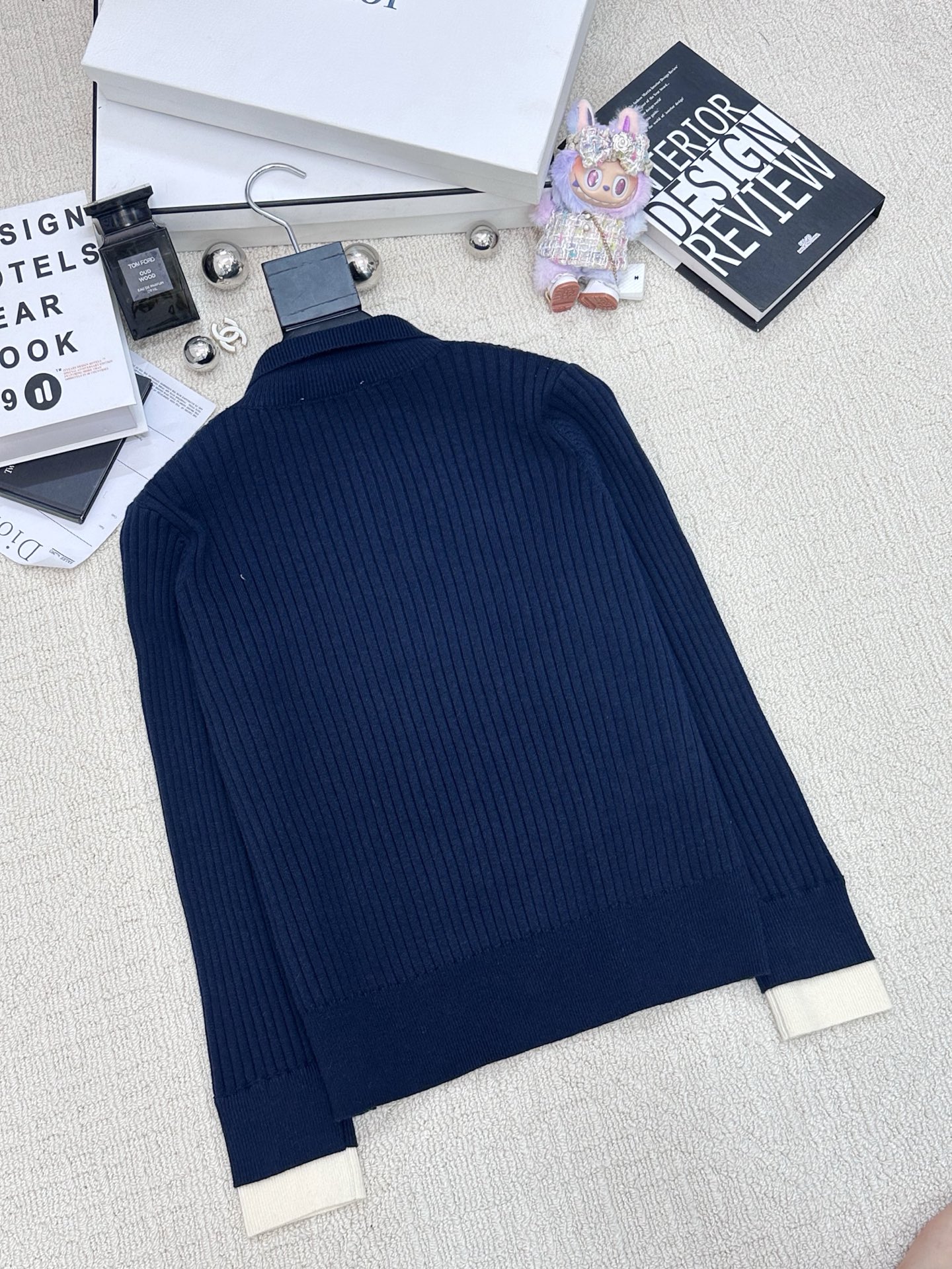 𝐌𝐢𝐮𝐦𝐢𝐮 𝟐𝟓早秋新款 针织纽扣立领长袖款 logo图案修饰 上身高级氛围感🈵️🈵️ 3色𝟑碼 𝟑𝟔