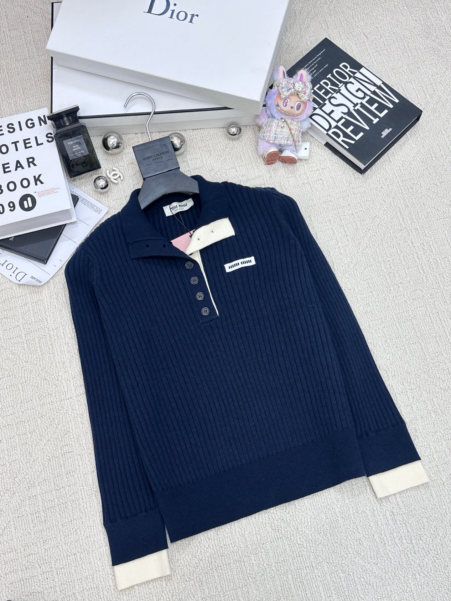 NO:498309,New early autumn style knitted button stand collar long sleeve logo pattern modification upper body high-end atmosphere 3 color code //, alexander wang19860909早秋新款 针织纽扣立领长袖款 logo图案修饰 上身高级氛围感 3色碼 //,,alexander wang,Women's clothing