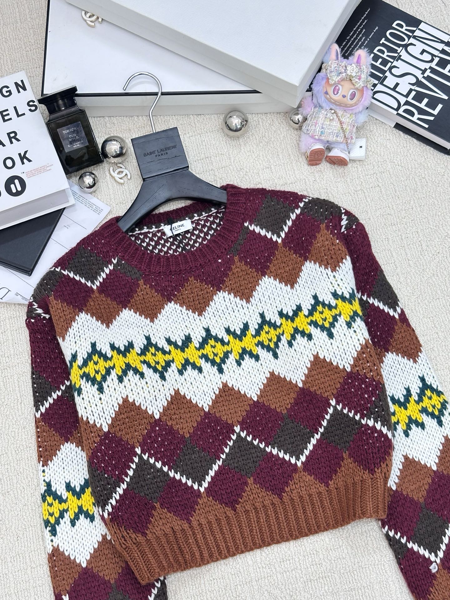 𝐂𝐞𝐥𝐢𝐧𝐞 𝟐𝟓新款 官网同款条纹渐变款 logo图案修饰点缀 上身高级氛围感🈵️🈵️ 1色𝟑碼 𝟑𝟔