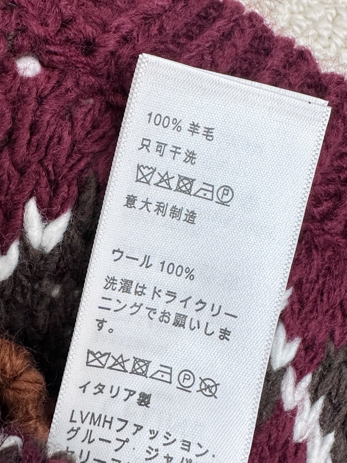 𝐂𝐞𝐥𝐢𝐧𝐞 𝟐𝟓新款 官网同款条纹渐变款 logo图案修饰点缀 上身高级氛围感🈵️🈵️ 1色𝟑碼 𝟑𝟔