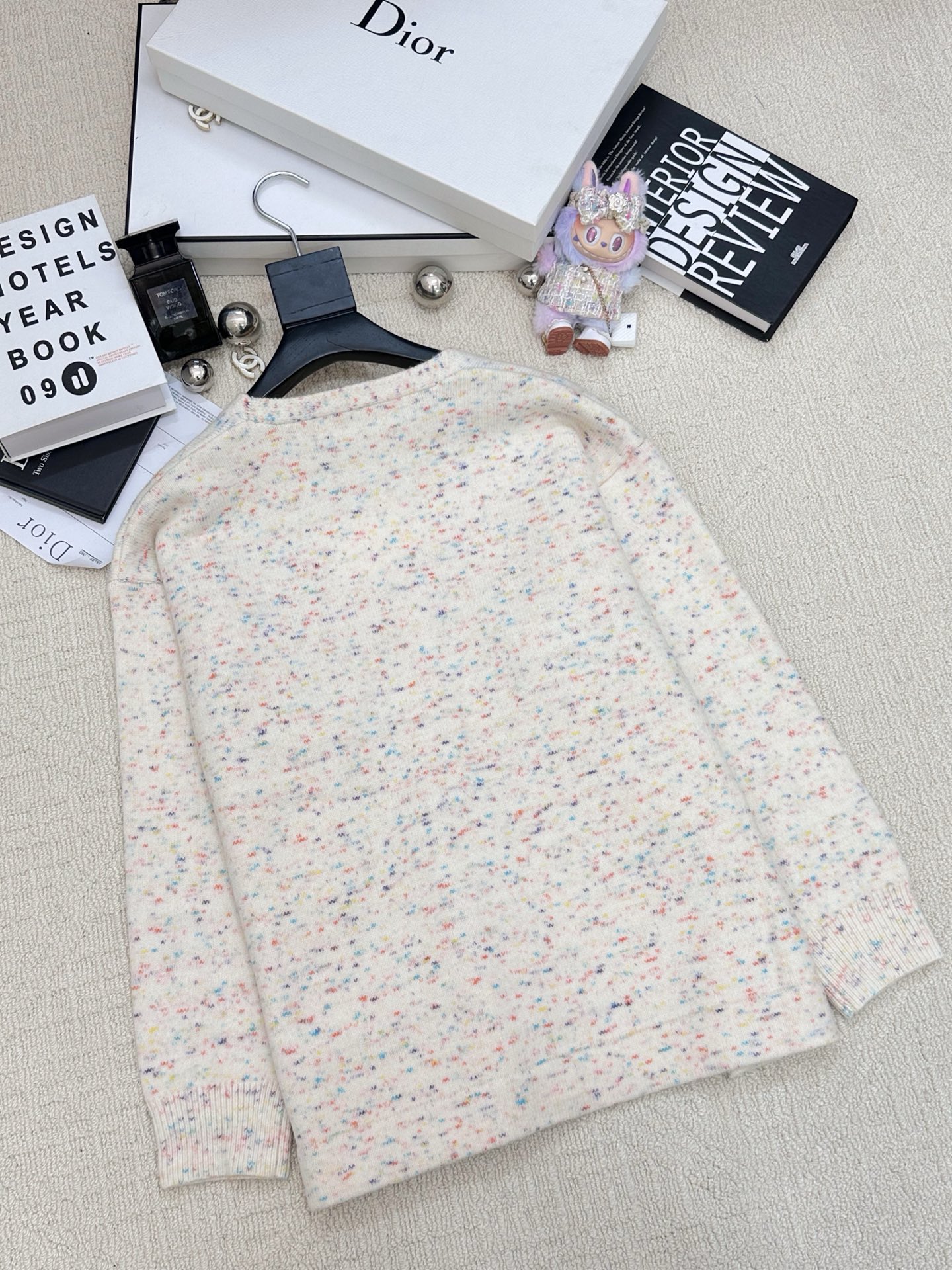 Loewe 𝟐𝟓早秋新款 彩纱开衫款 logo图案修饰点缀 上身高级氛围感🈵️🈵️ 1色𝟑碼 𝟑𝟔/𝟑𝟖