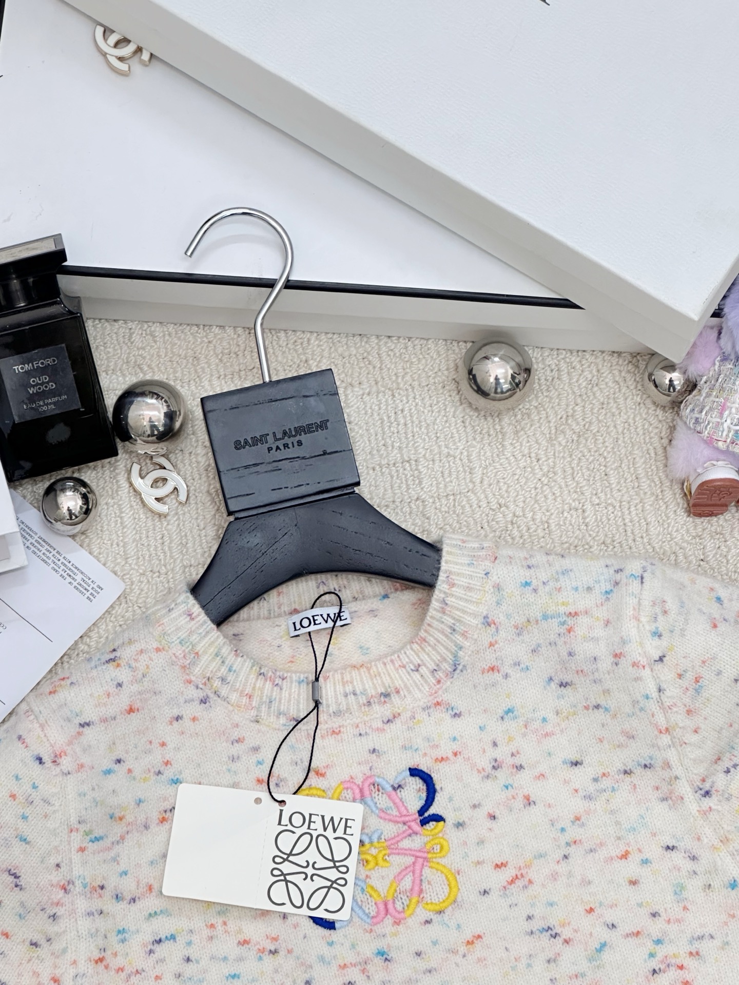 Loewe 𝟐𝟓早秋新款 彩纱短款套头 logo图案修饰点缀 上身高级氛围感🈵️🈵️ 1色𝟑碼 𝟑𝟔/𝟑