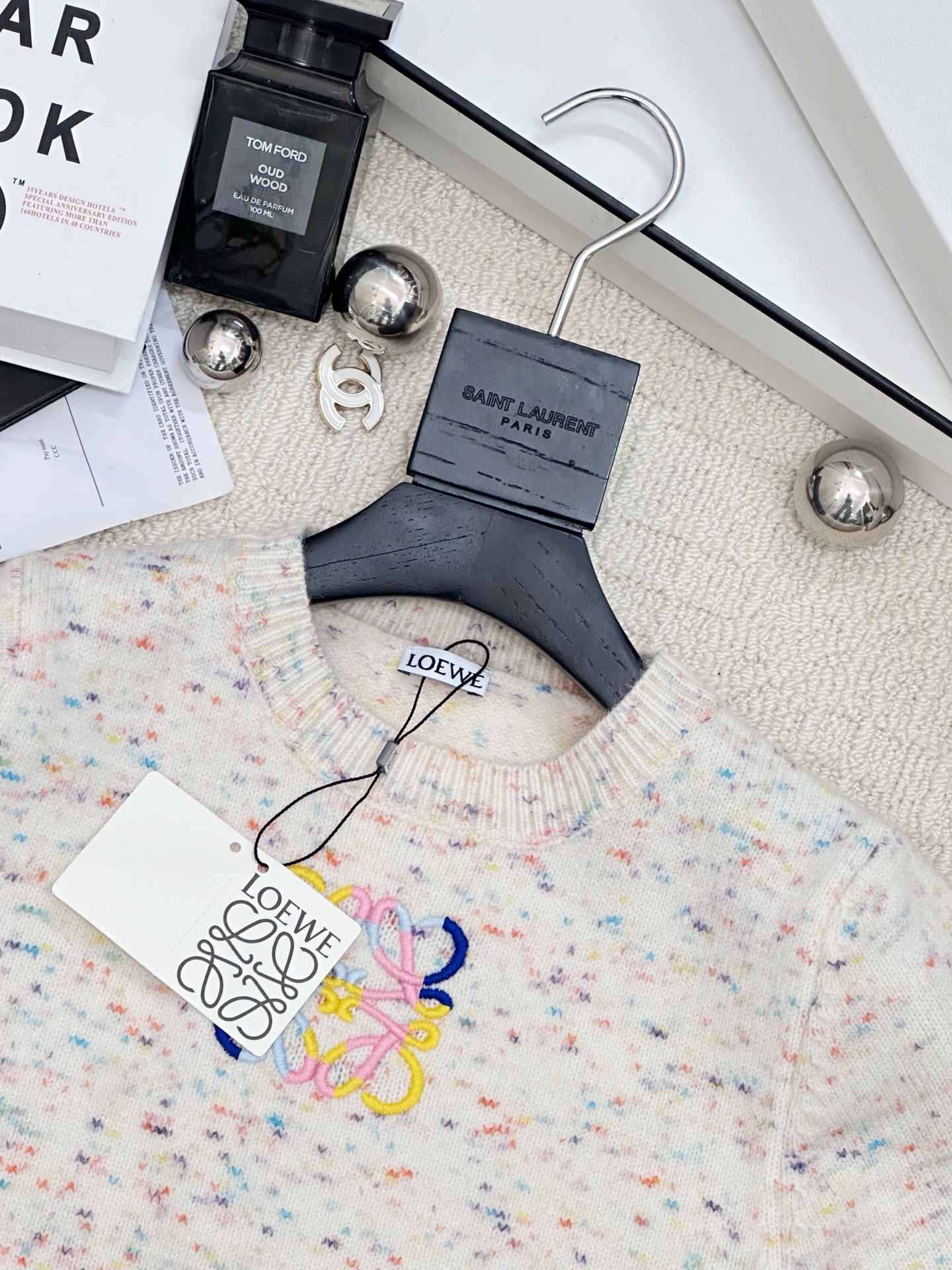 Loewe 𝟐𝟓早秋新款 彩纱短款套头 logo图案修饰点缀 上身高级氛围感🈵️🈵️ 1色𝟑碼 𝟑𝟔/𝟑