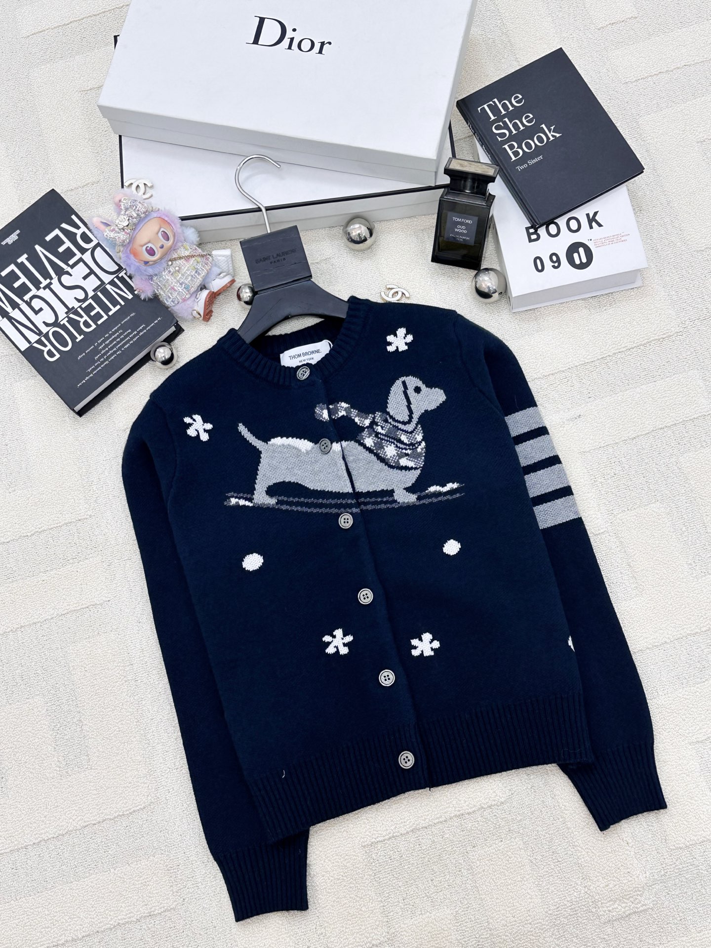 NO:579358,TB new autumn and winter style dachshund jacquard knitted cardigan style, logo pattern decoration and embellishment, series model shipped, upper body with high-end atmosphere, 2 color codes //,,alexander wang19860909TB 秋冬新款 腊肠狗提花针织开衫款 logo图案修饰点缀 系列款出货 上身高级氛围感 2色碼 //,,alexander wang,Women's clothing