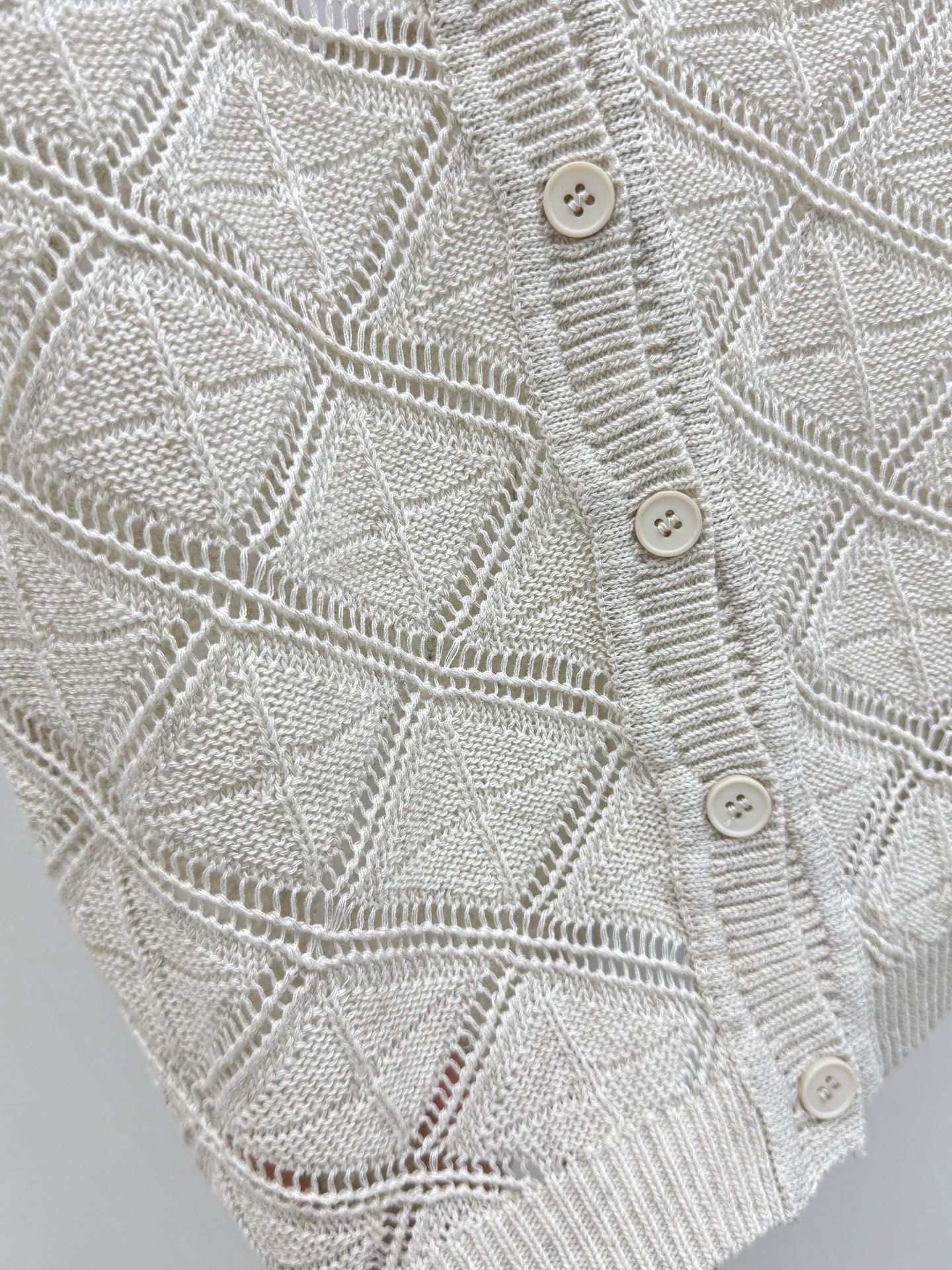CHANEL 26夏季新款 开衫马甲款 logo图案修饰点缀 上身高级氛围感🈵️🈵️ 两色SML