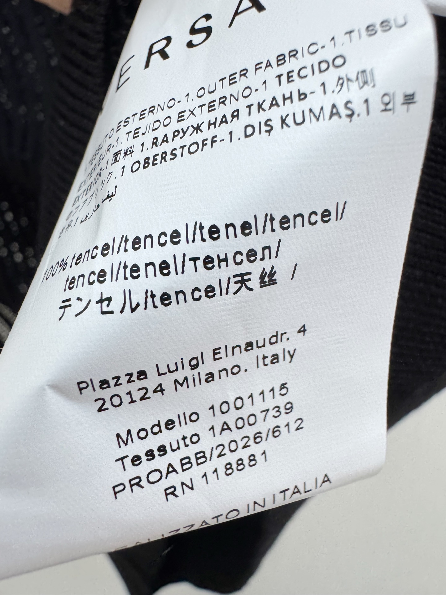 Versace 26夏季新款 老钱风镂空Polo领短袖款 logo图案修饰点缀 上身高级氛围感🈵️🈵️ 