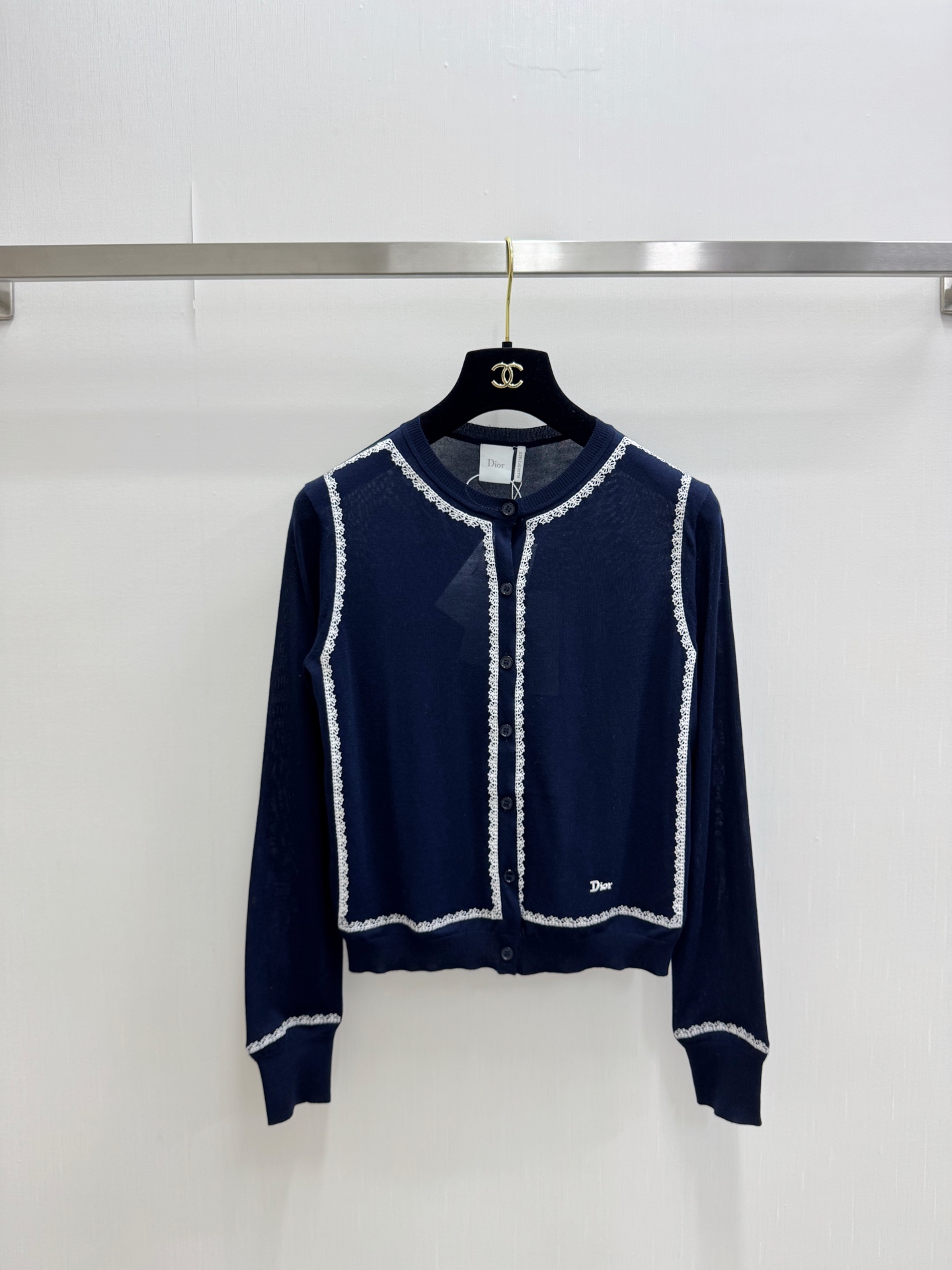 Dior 新款 蕾丝花边开衫长袖款 logo图案修饰点缀 上身高级氛围感🈵️🈵️ 两色SML