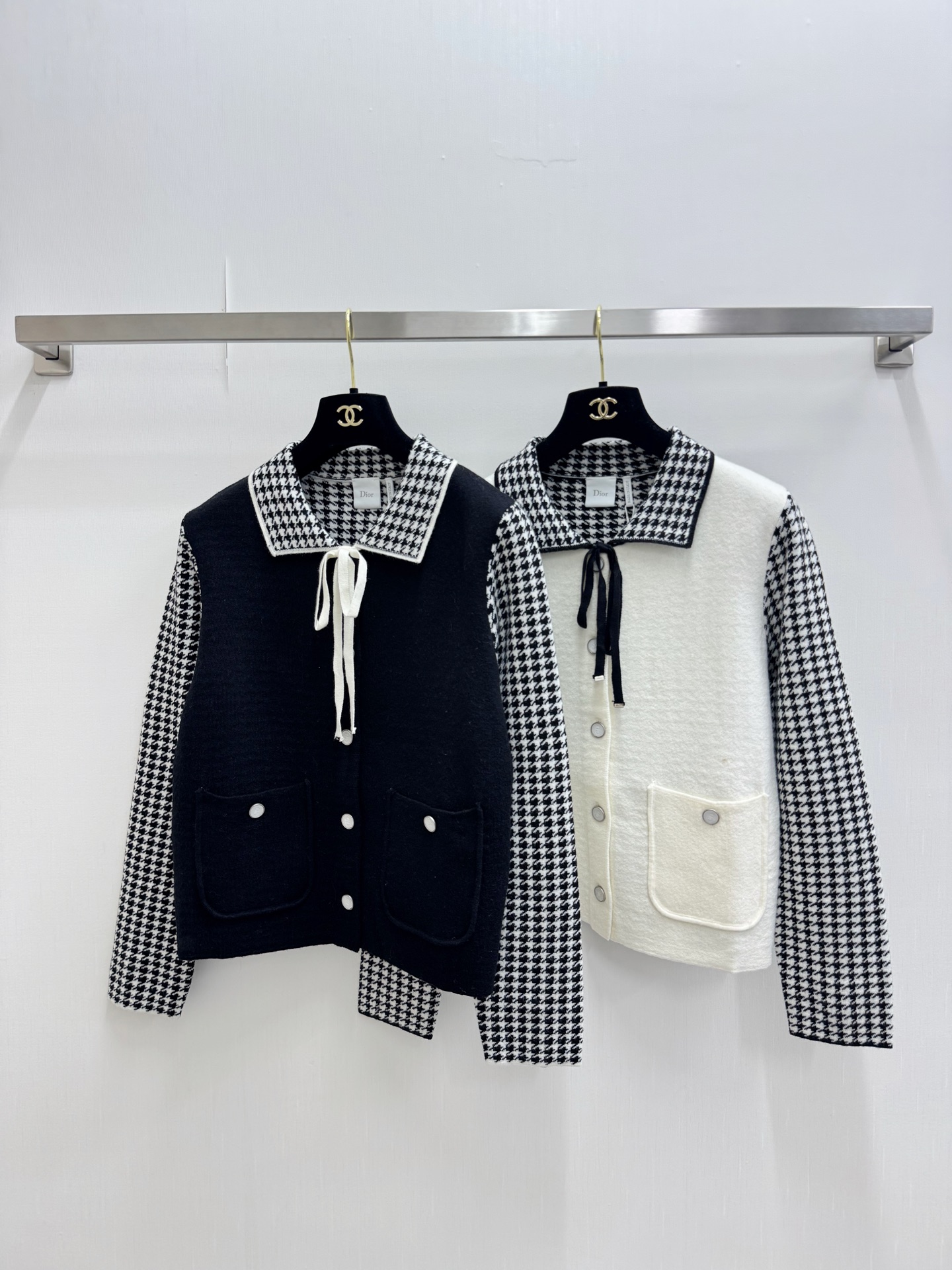 NO:907976,Dior's new official website, the same houndstooth coat style, logo pattern decoration and high-end atmosphere on the upper body, two-color SML,, dior, jackets & coats,19860909Dior 新款 官网同款千鸟格外套款 logo图案修饰点缀 上身高级氛围感 两色SML,,dior,jackets & coats,,Women's clothing