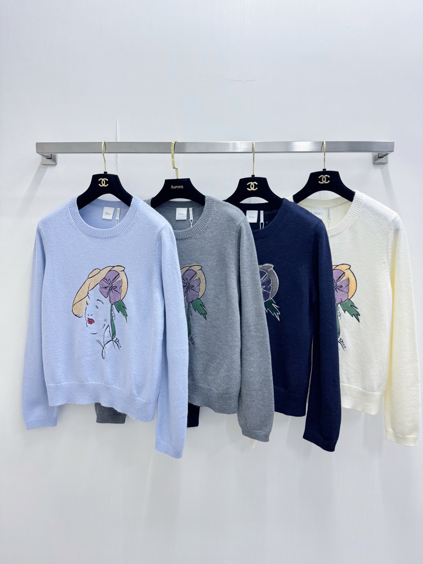 NO:907981,DIOR's new model, the same style as the official website, knitted long-sleeved style, logo pattern decoration, upper body with high-end atmosphere, four colors SML,, dior,19860909DIOR 新款 官网同款针织长袖款 logo图案修饰点缀 上身高级氛围感 四色SML,,dior,,Women's clothing