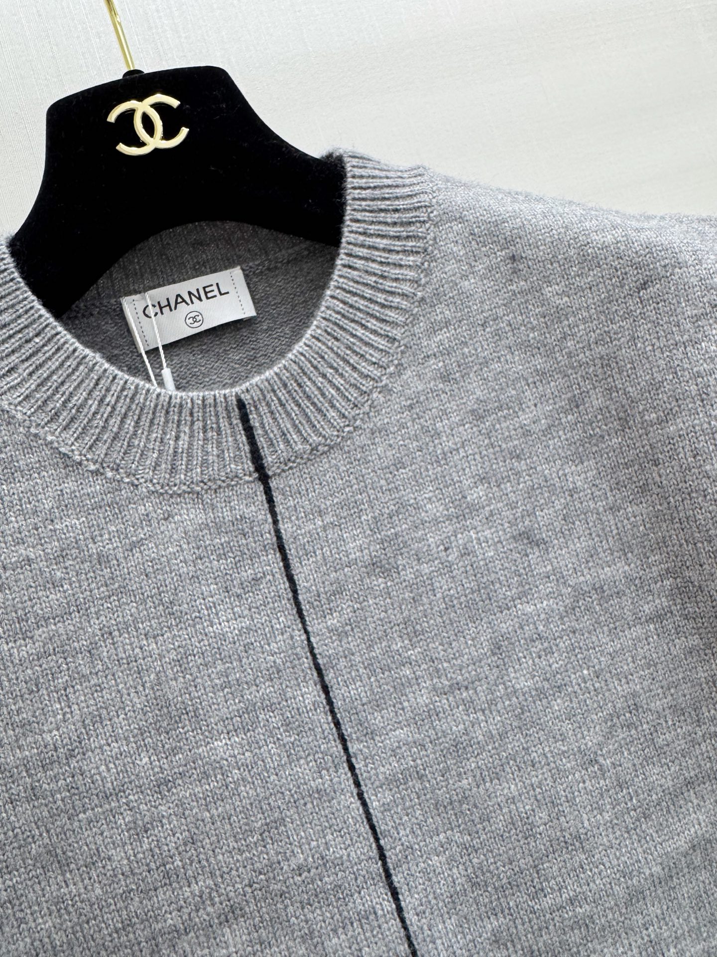 CHANEL 新款 简约风马甲款 logo图案修饰点缀 上身高级氛围感🈵️🈵️ 三色SML