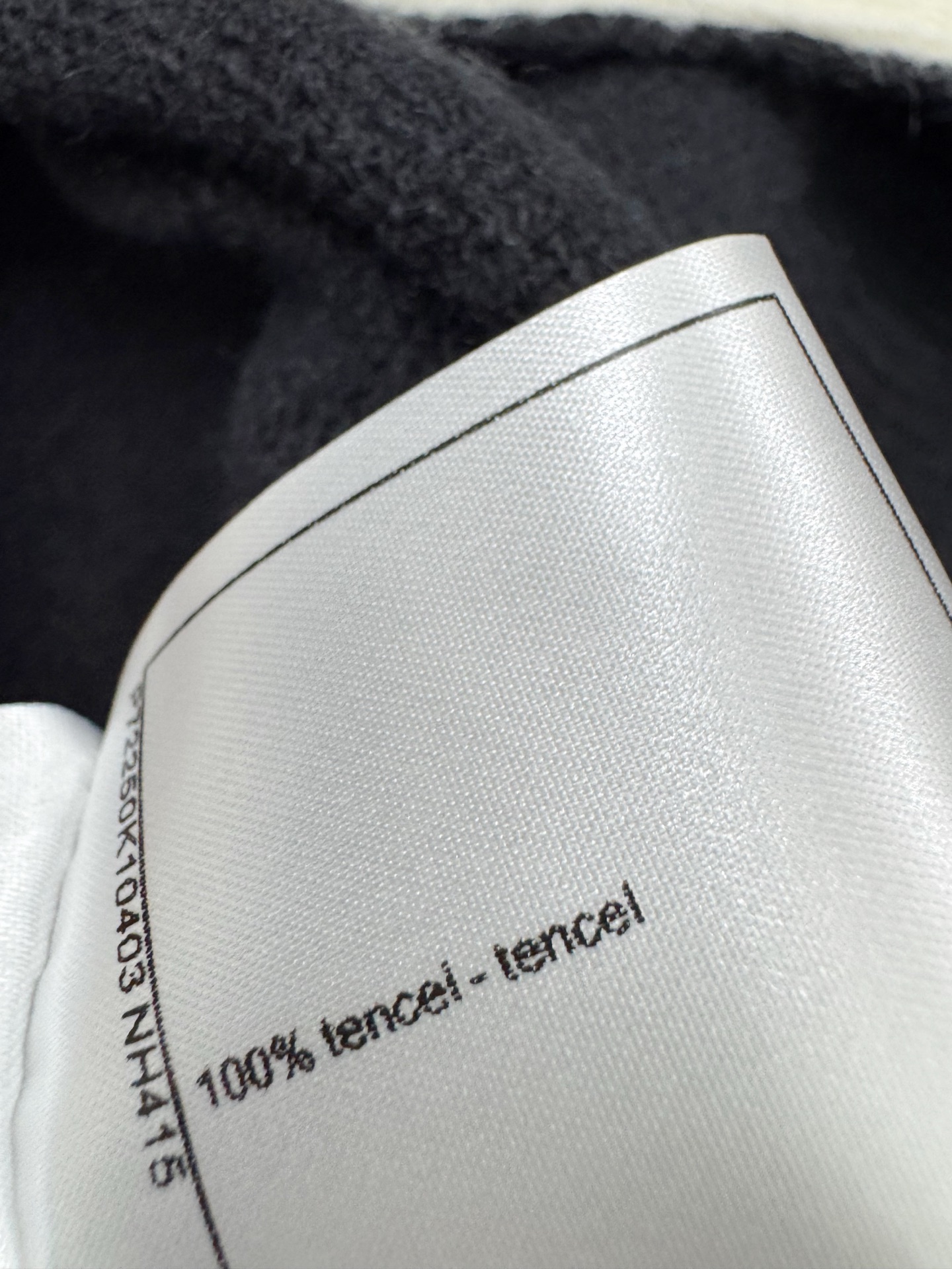 CHANEL 新款 简约风马甲款 logo图案修饰点缀 上身高级氛围感🈵️🈵️ 三色SML