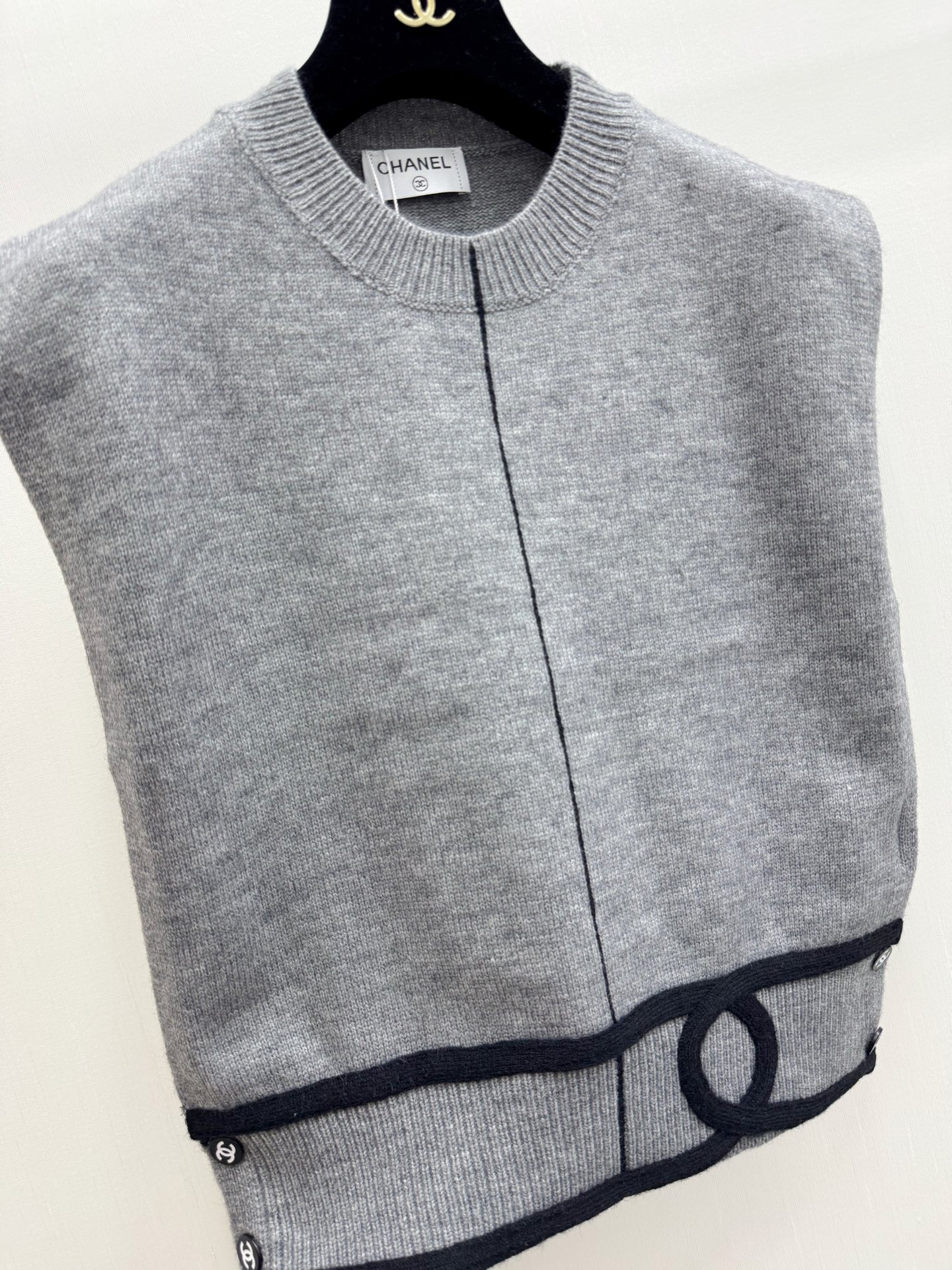 CHANEL 新款 简约风马甲款 logo图案修饰点缀 上身高级氛围感🈵️🈵️ 三色SML