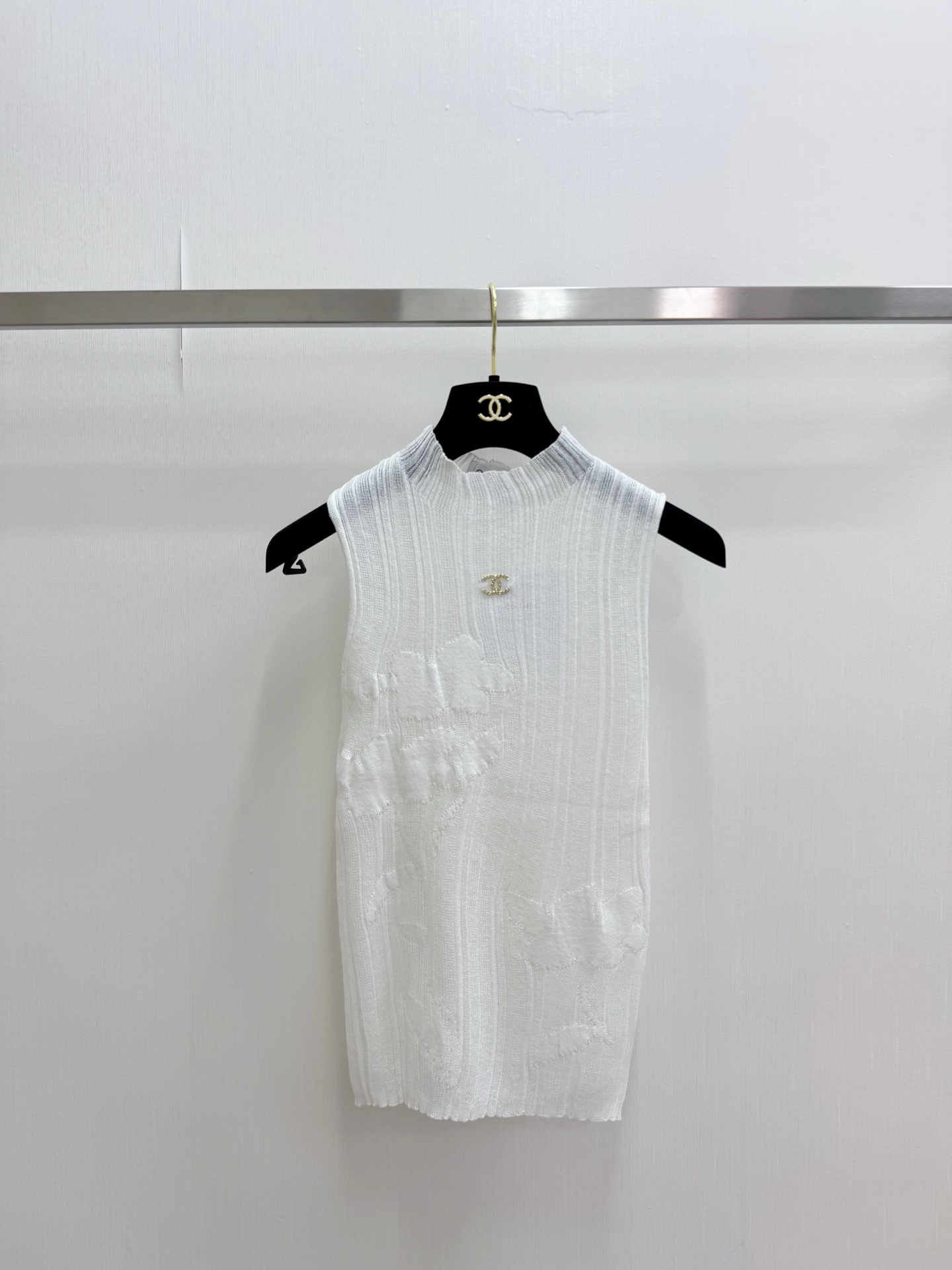 CHANEL 镂空修身高领背心款 Logo图案修饰点缀 上身高级氛围感🈵️🈵️ 两色SML