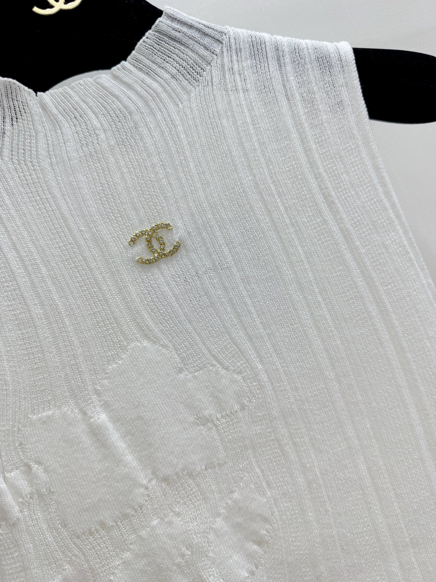 CHANEL 镂空修身高领背心款 Logo图案修饰点缀 上身高级氛围感🈵️🈵️ 两色SML