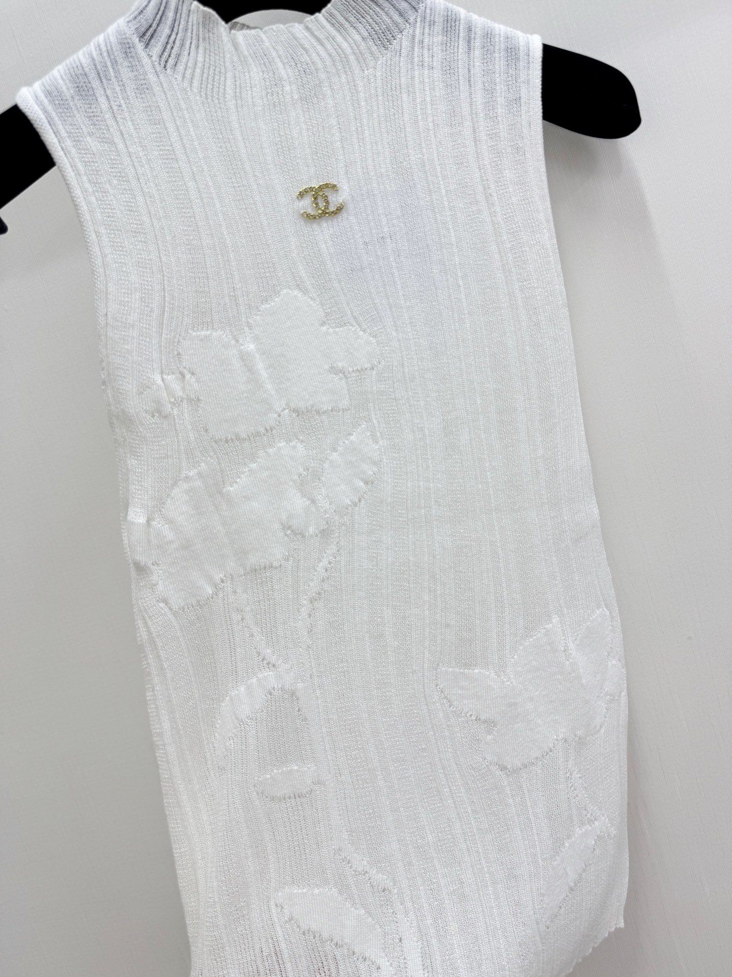 CHANEL 镂空修身高领背心款 Logo图案修饰点缀 上身高级氛围感🈵️🈵️ 两色SML
