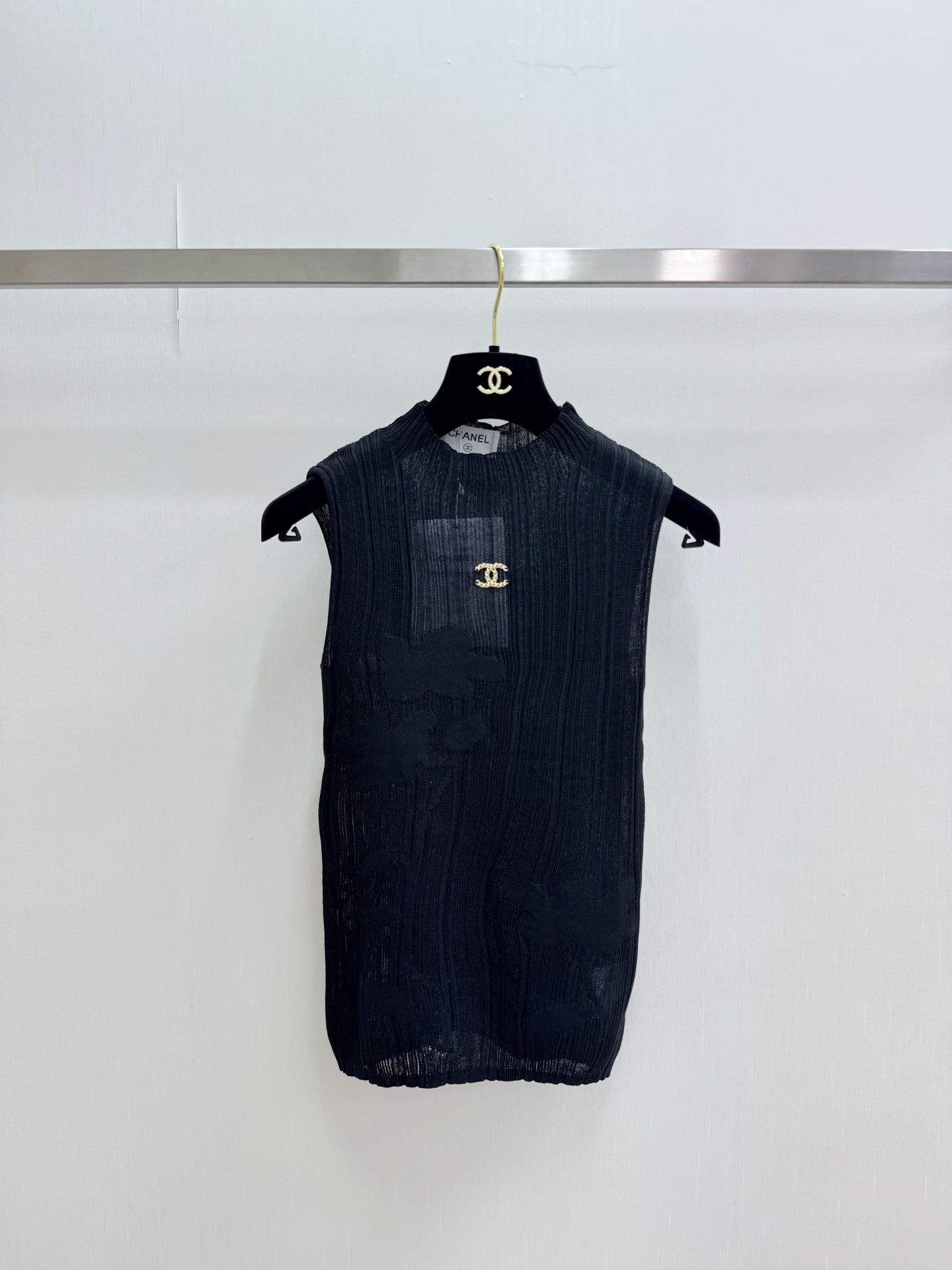 CHANEL 镂空修身高领背心款 Logo图案修饰点缀 上身高级氛围感🈵️🈵️ 两色SML